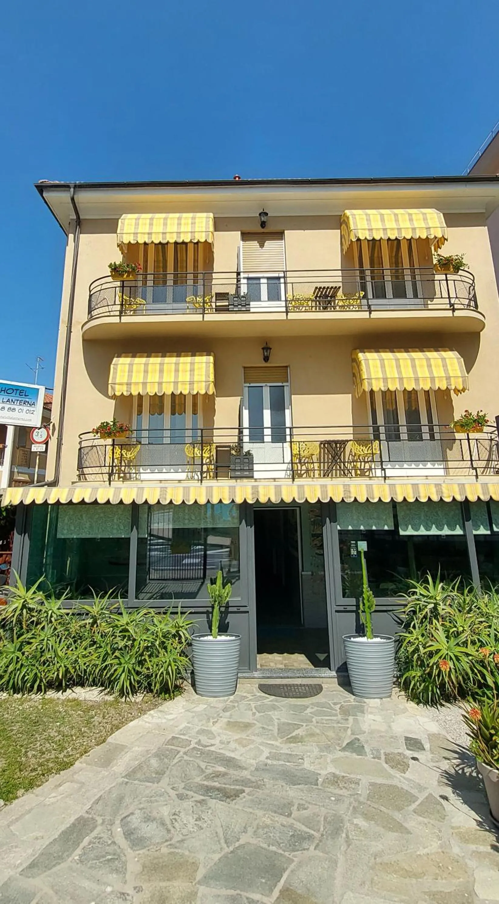 Property building in Villa La Lanterna