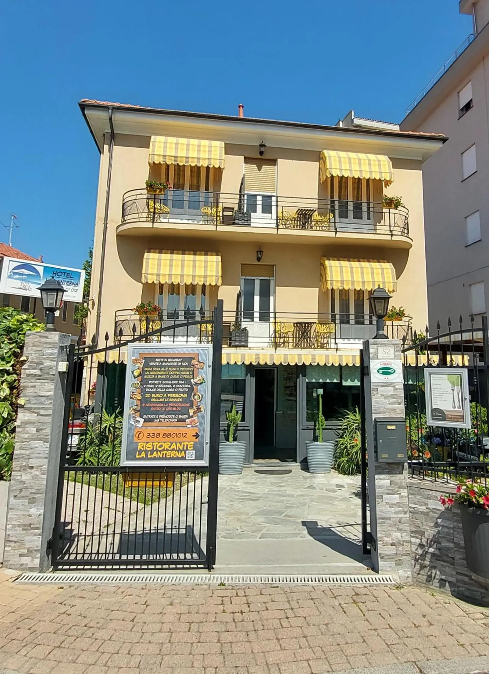 Property building in Villa La Lanterna