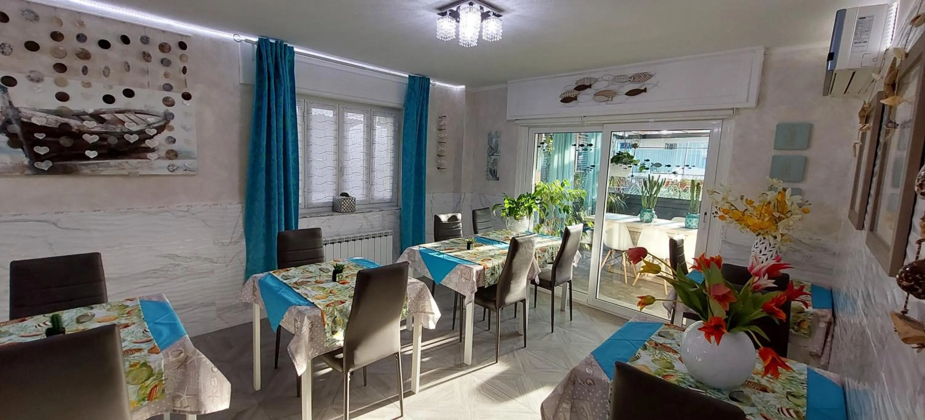 Restaurant/places to eat in Villa La Lanterna