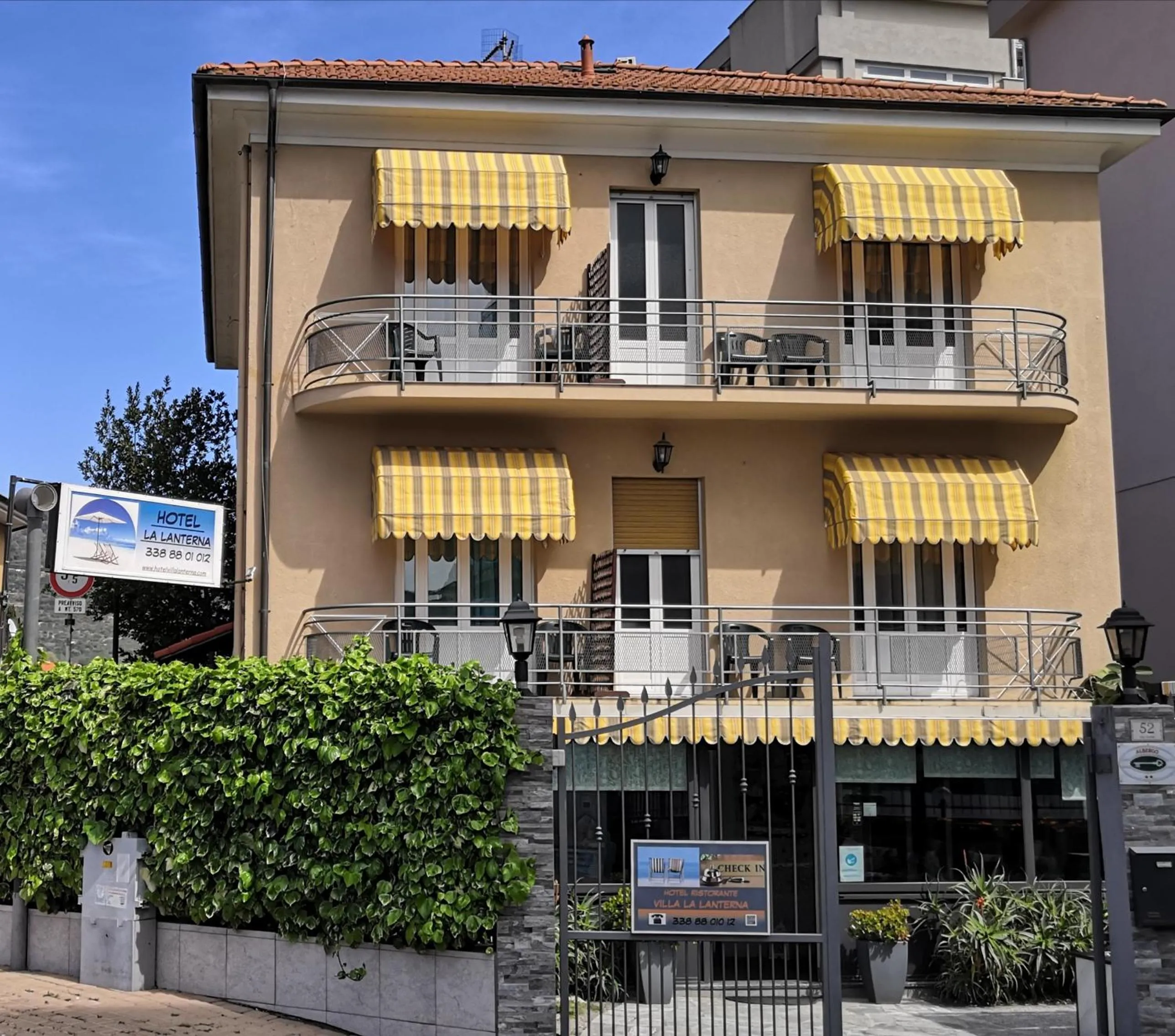 Facade/entrance in Villa La Lanterna