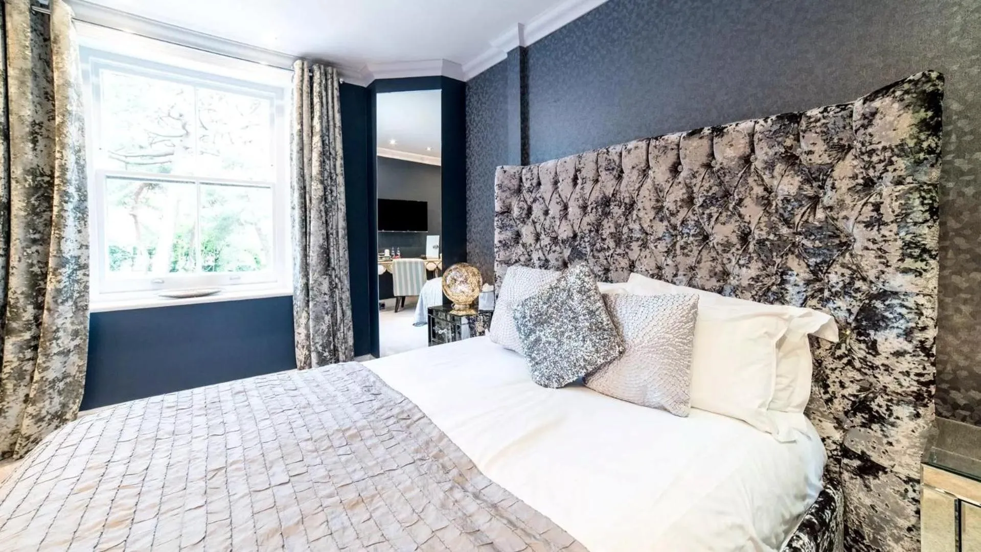 Bedroom, Bed in Derby Manor