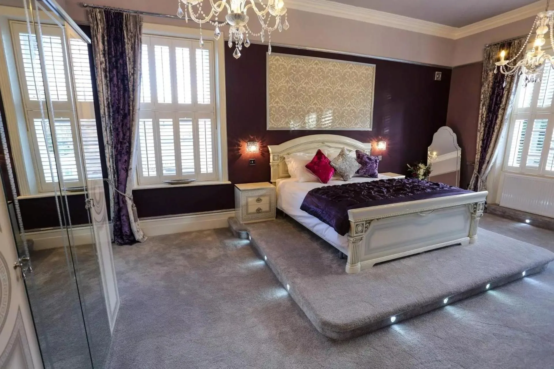 Bedroom, Bed in Derby Manor