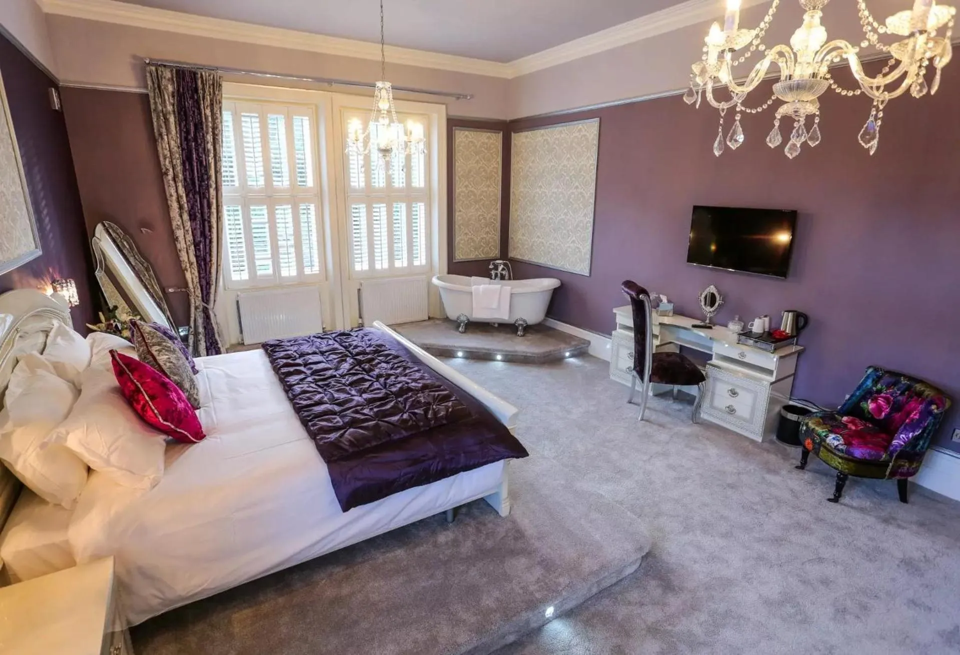 Bedroom, Bed in Derby Manor