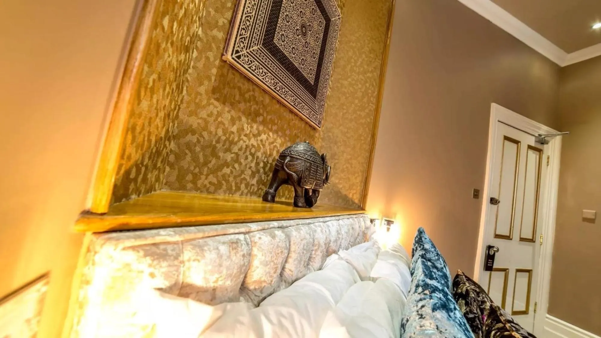 Bedroom, Bed in Derby Manor