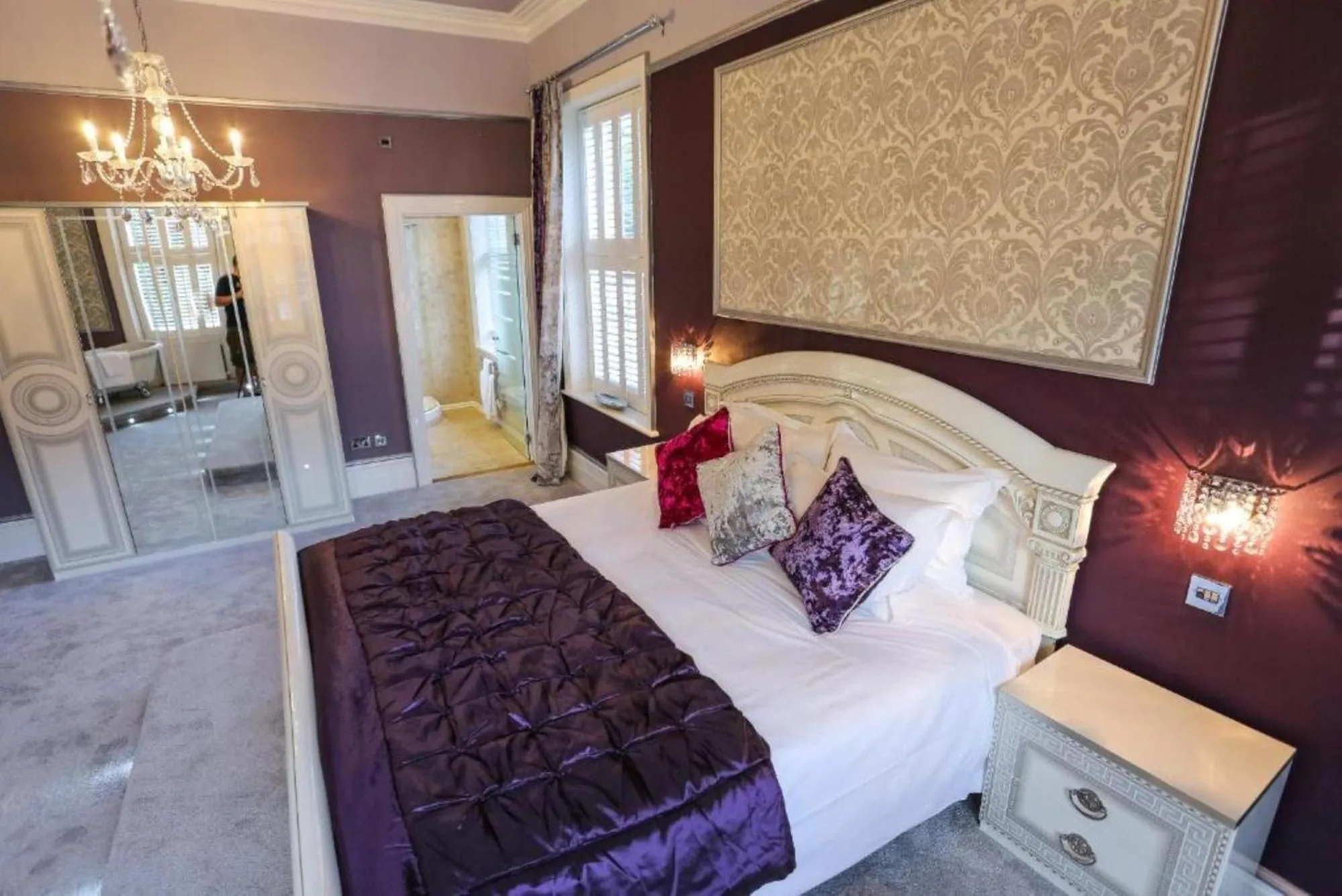 Bedroom, Bed in Derby Manor