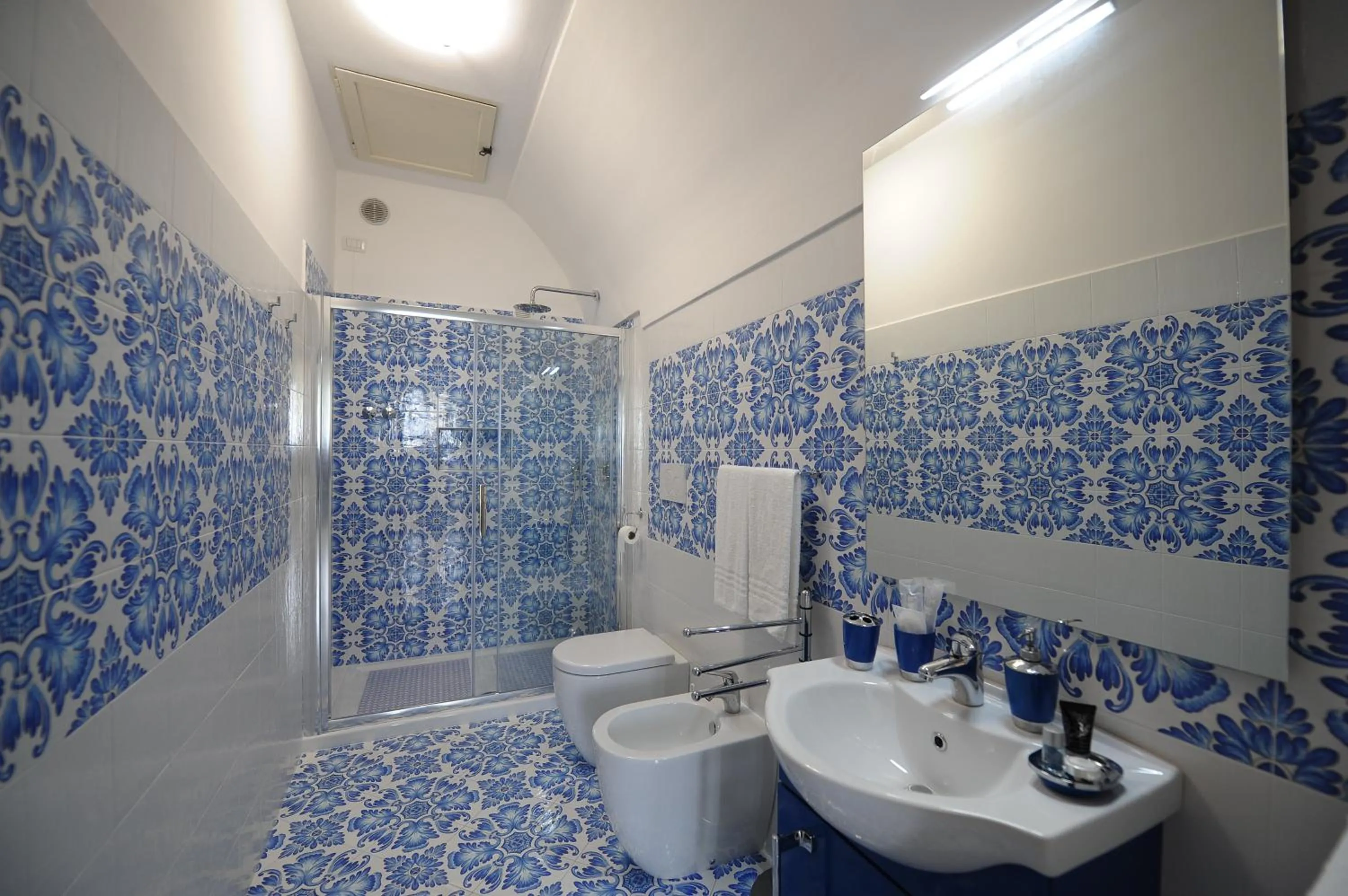 Shower in Casa Emi