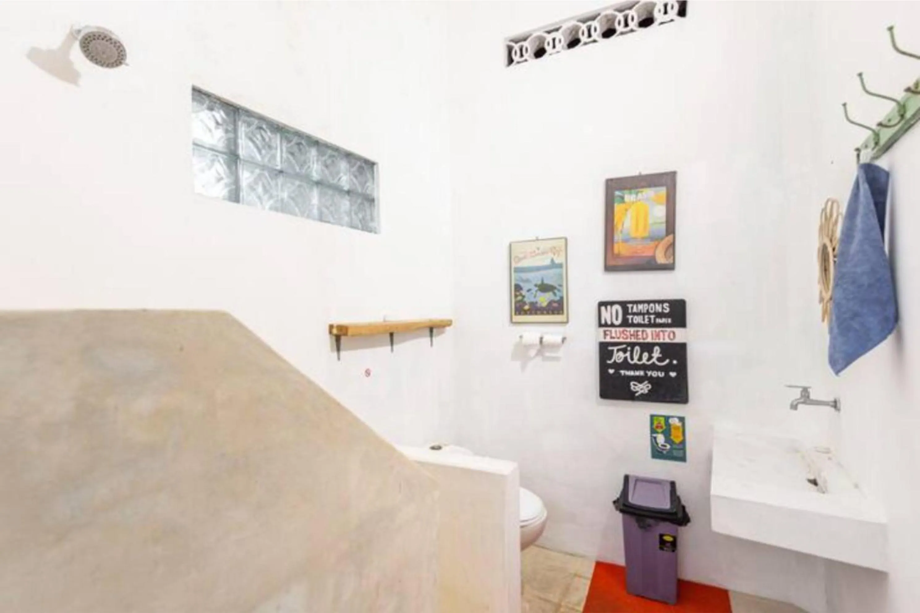 Shower in Yogyakarta BnB Malioboro