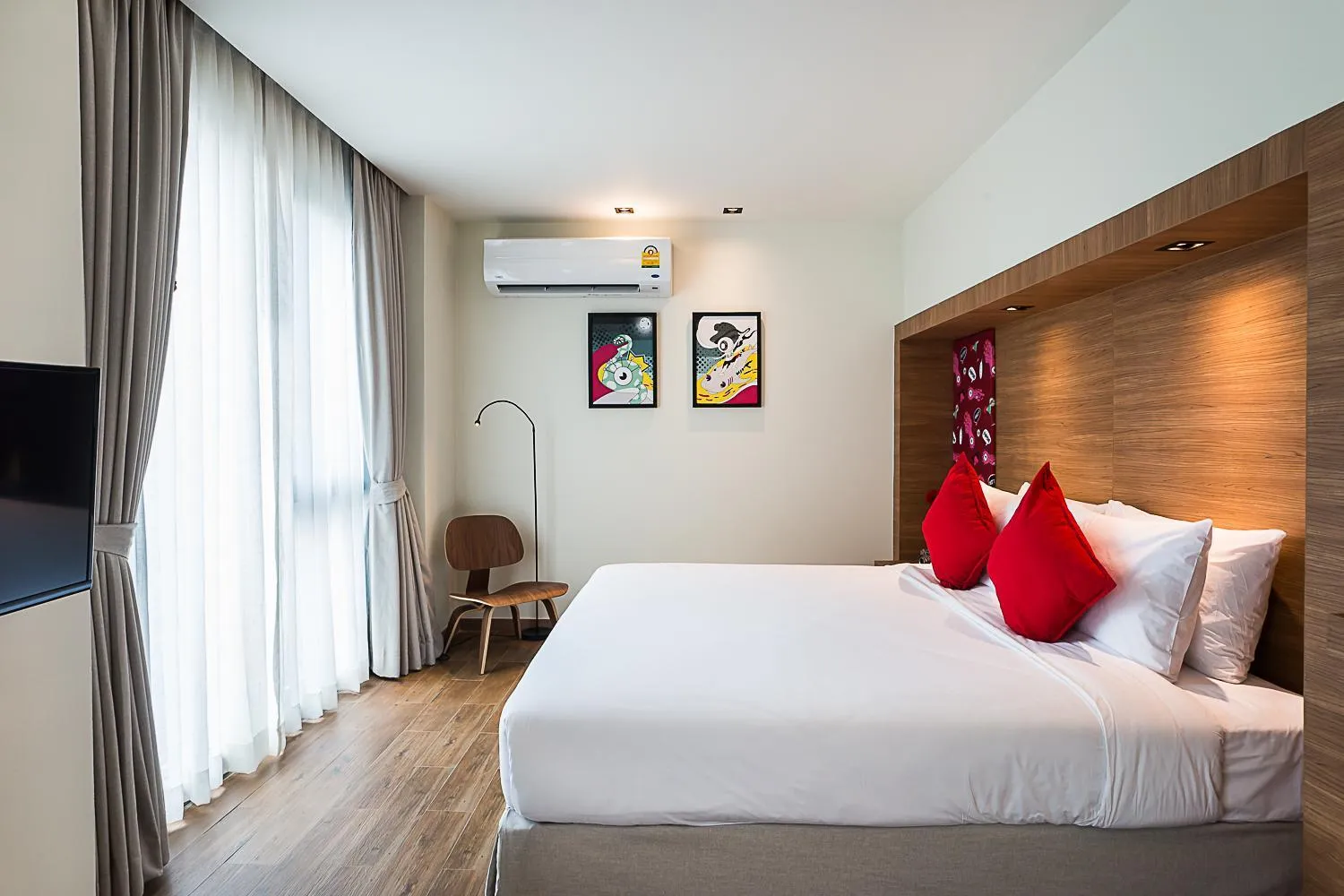 Bed in Sunshine Hip Hotel