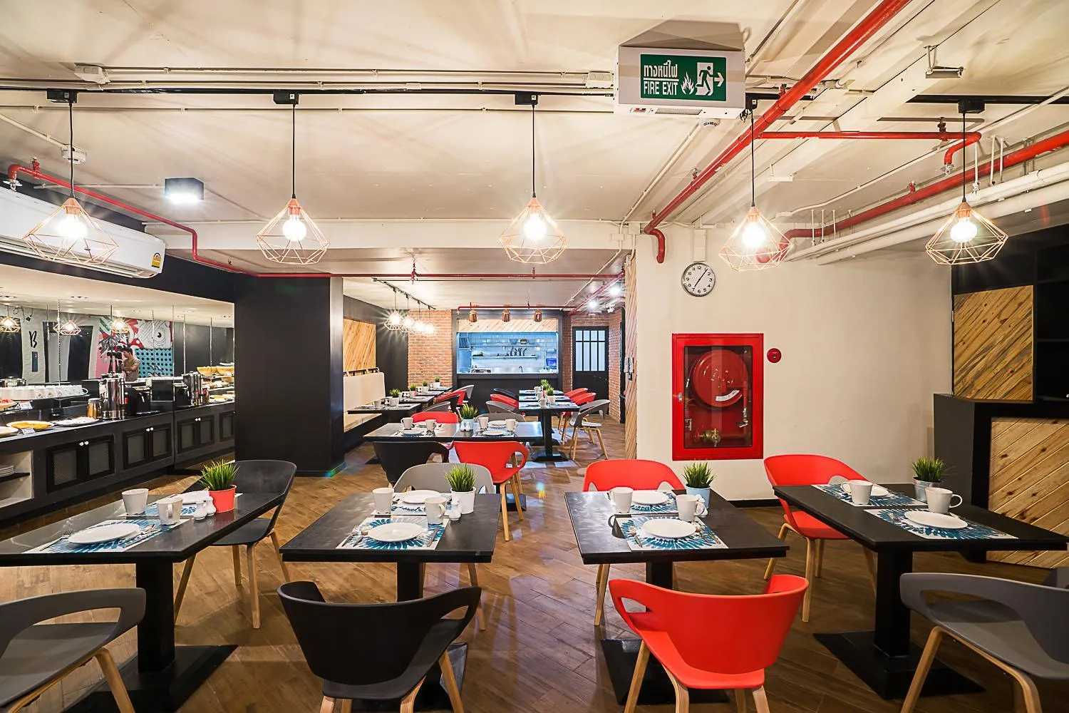 Restaurant/places to eat in Sunshine Hip Hotel