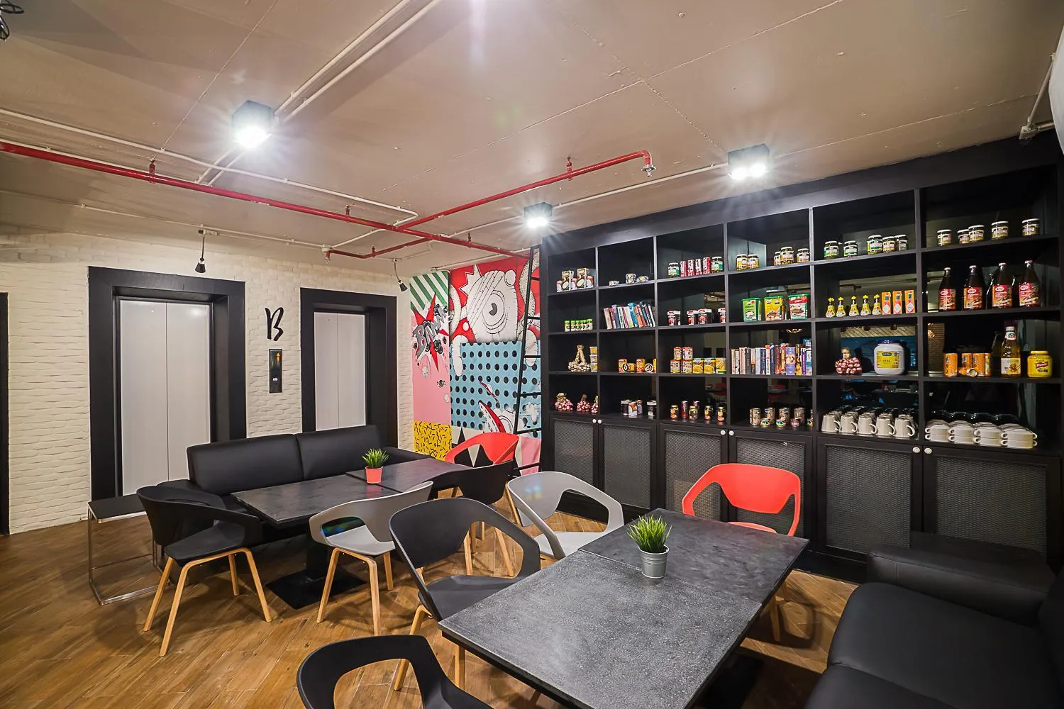 Restaurant/places to eat in Sunshine Hip Hotel