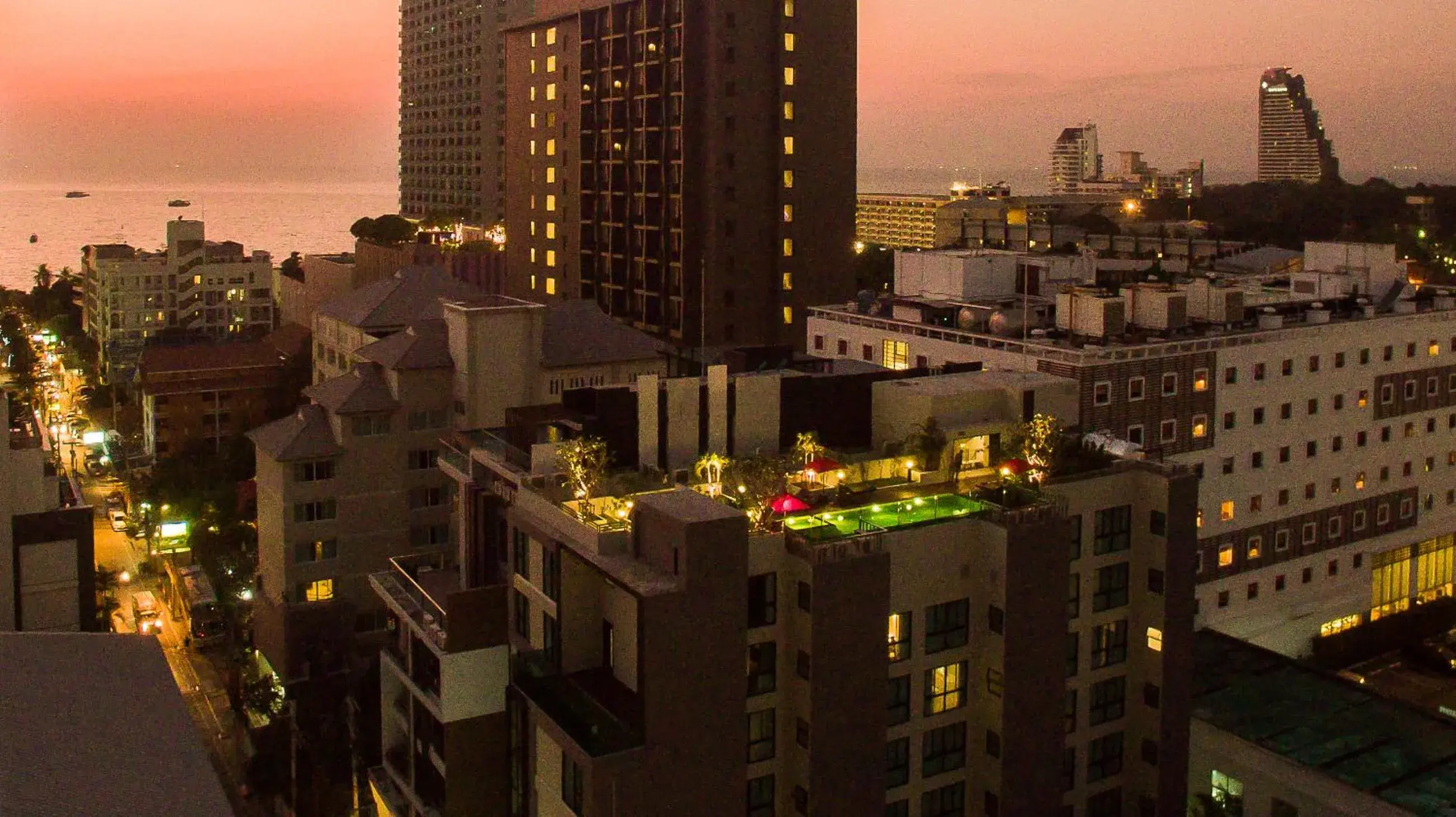 Property building in Sunshine Hip Hotel Property building in Sunshine Hip Hotel