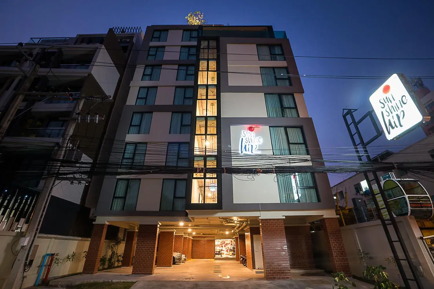 Property building in Sunshine Hip Hotel Property building in Sunshine Hip Hotel