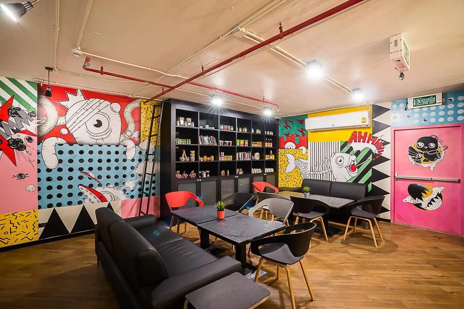 Restaurant/places to eat in Sunshine Hip Hotel Restaurant/places to eat in Sunshine Hip Hotel