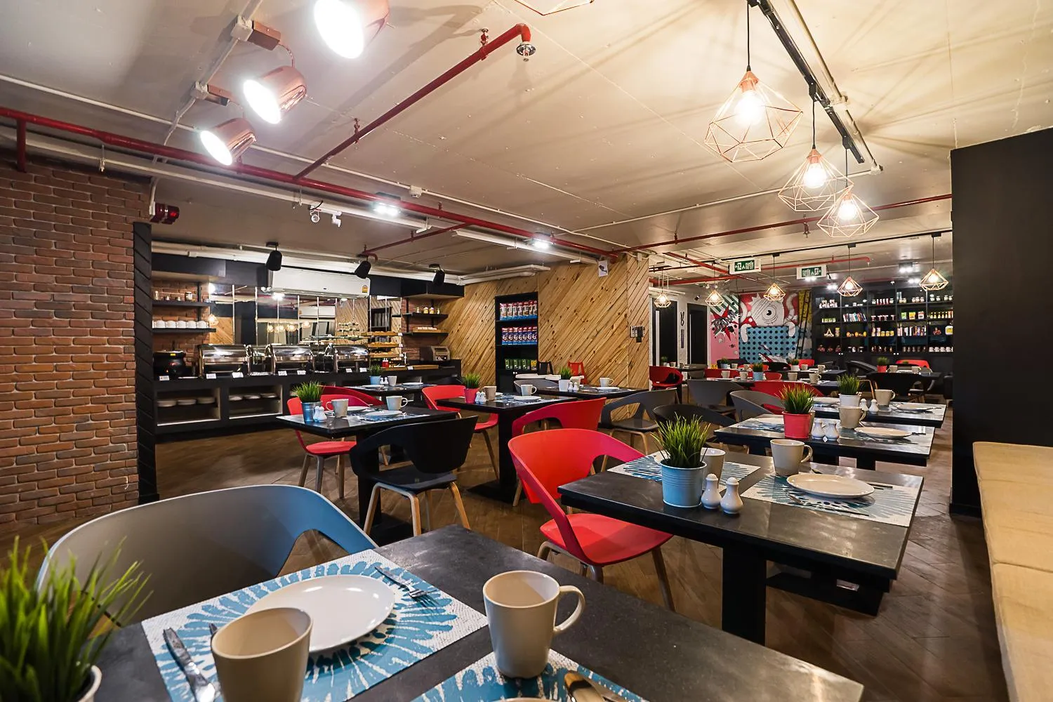 Restaurant/places to eat in Sunshine Hip Hotel