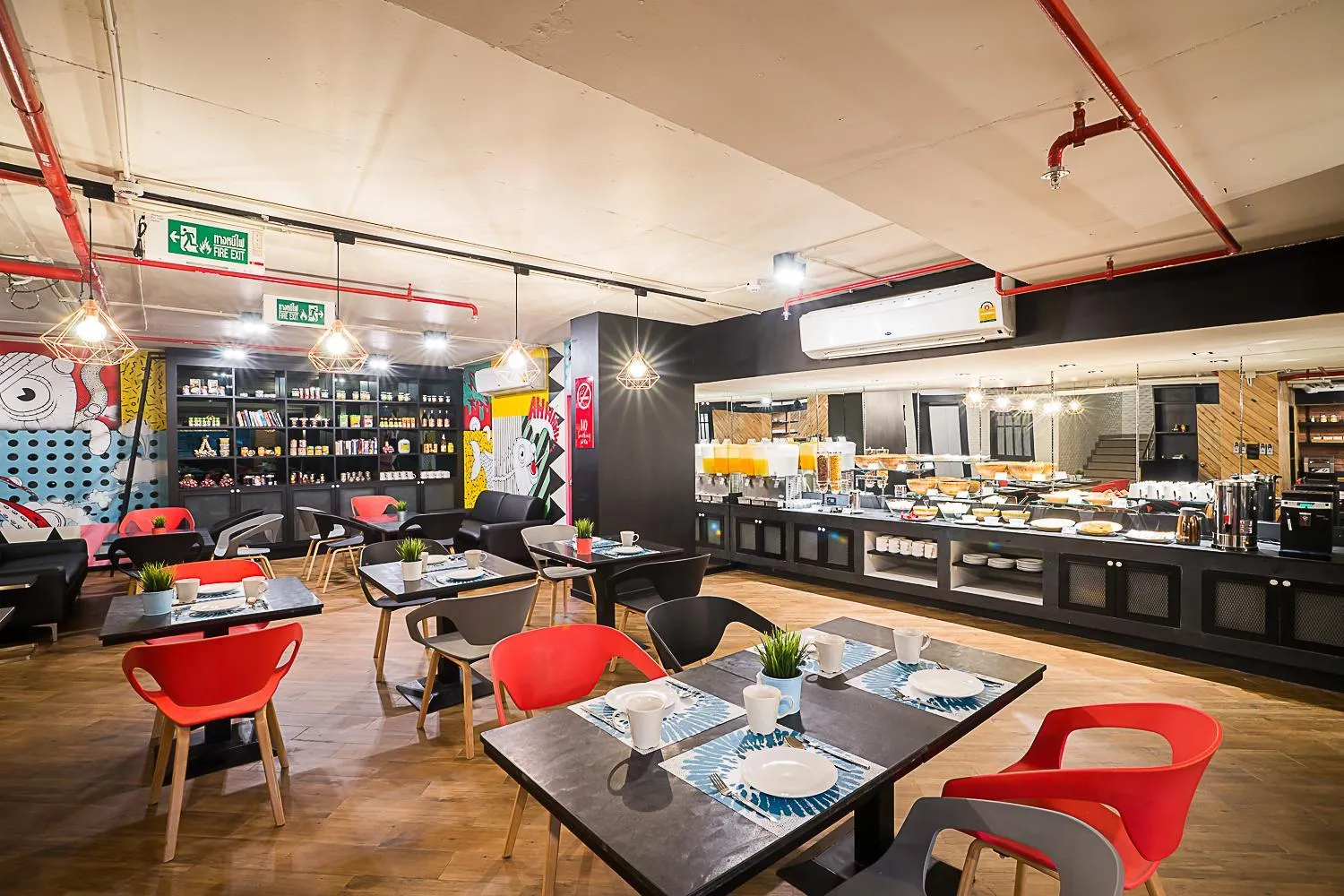 Restaurant/places to eat in Sunshine Hip Hotel