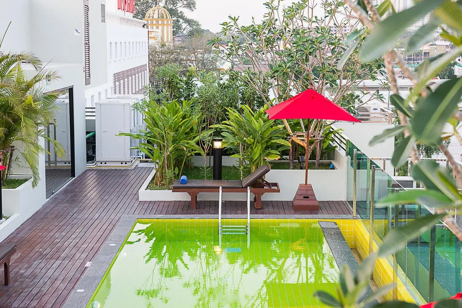 Pool view in Sunshine Hip Hotel Pool view in Sunshine Hip Hotel