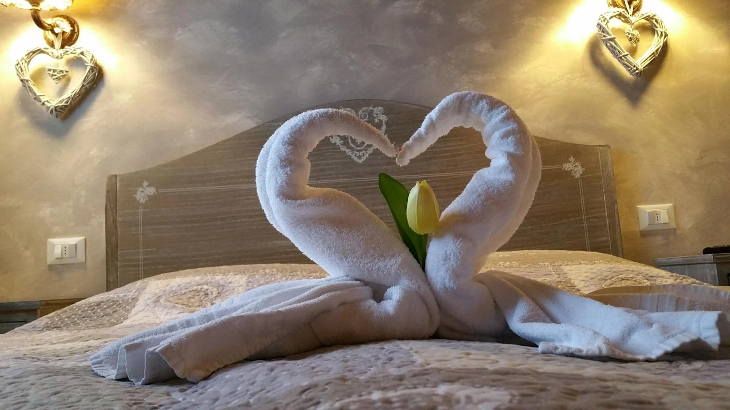 Decorative detail, Bed in La Casa Delle Rondini