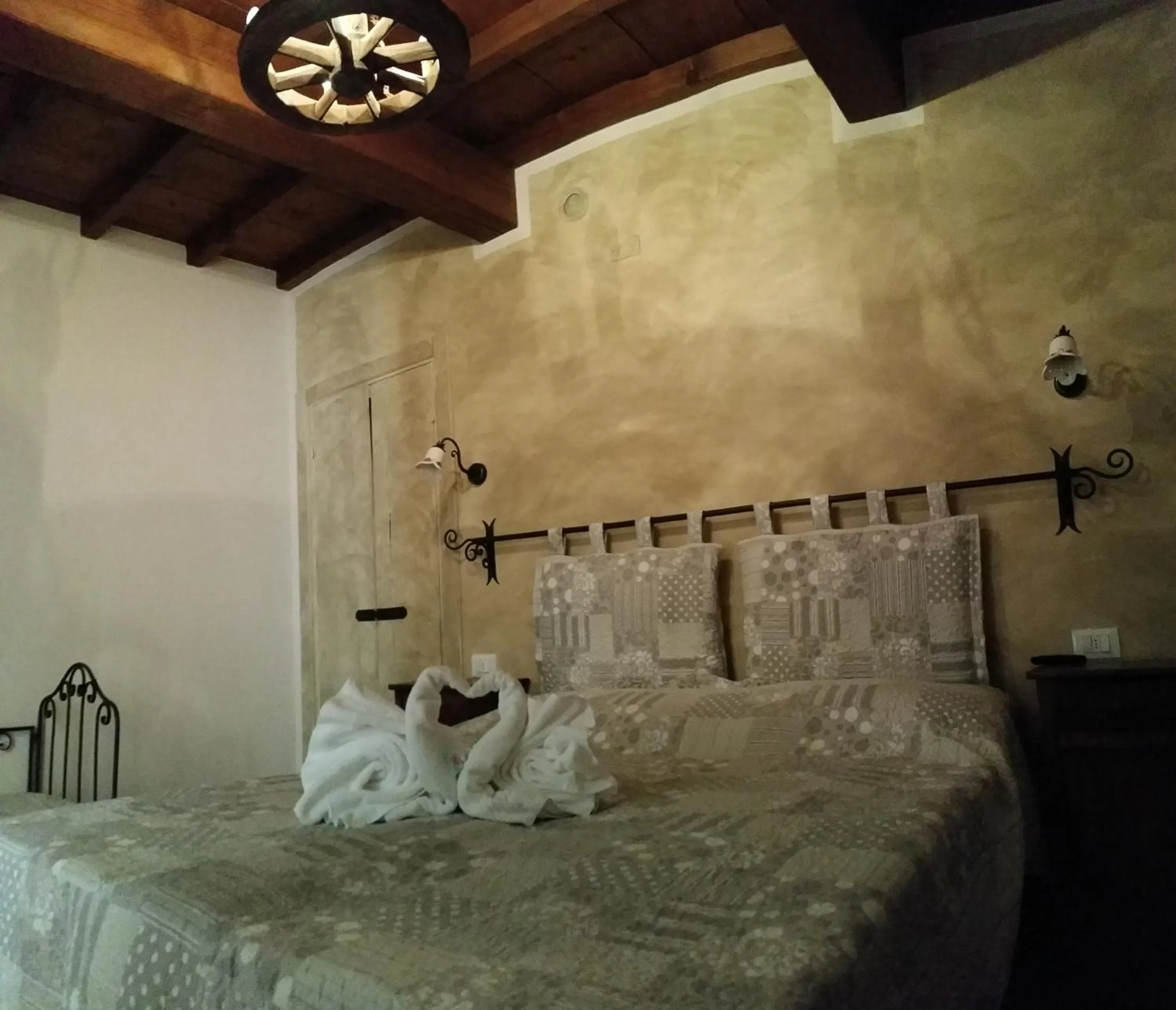 Photo of the whole room, Bed in La Casa Delle Rondini