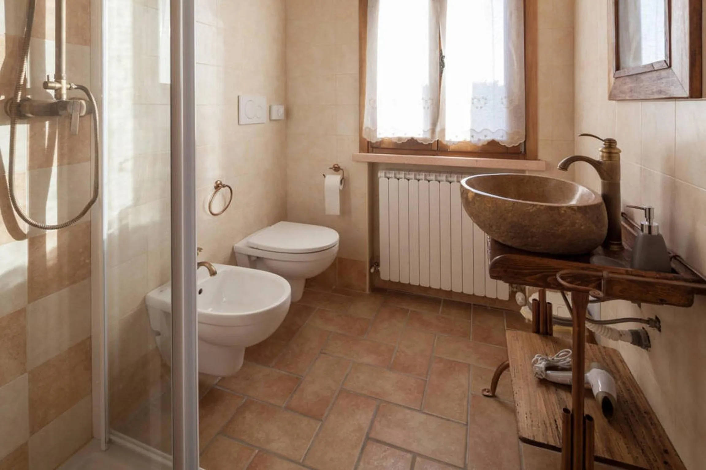 Shower in La Casa Delle Rondini