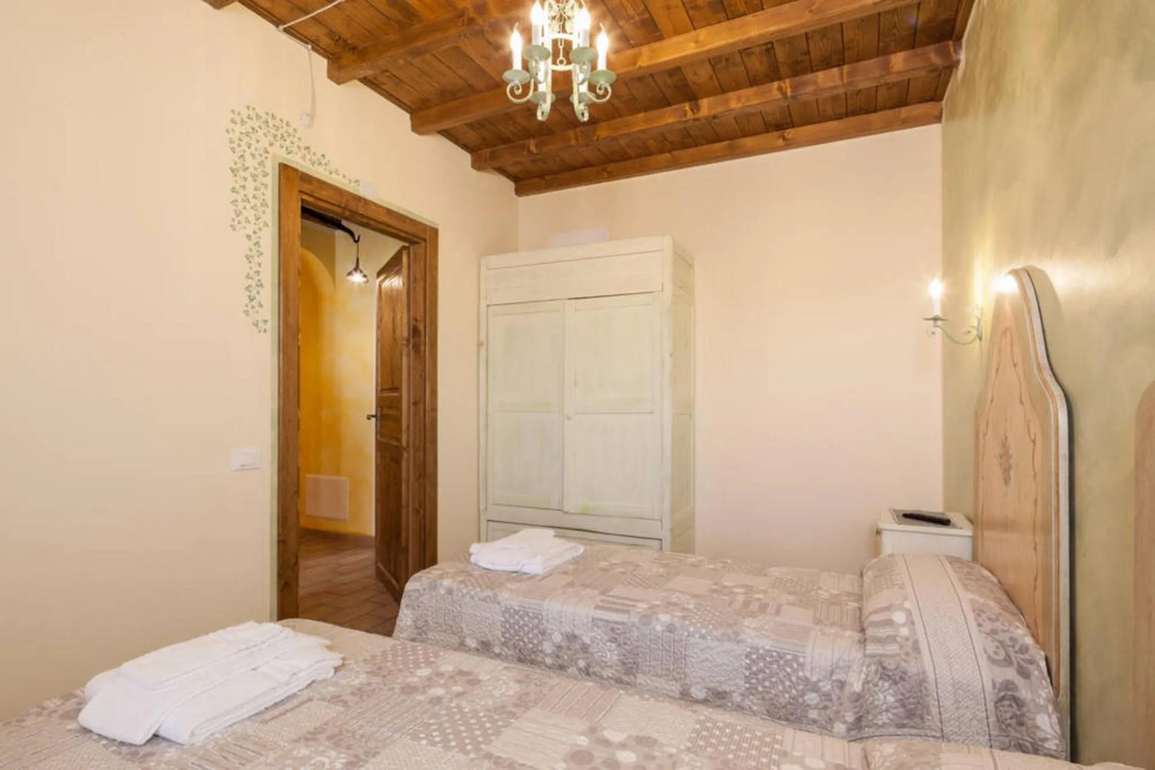 Photo of the whole room, Bed in La Casa Delle Rondini