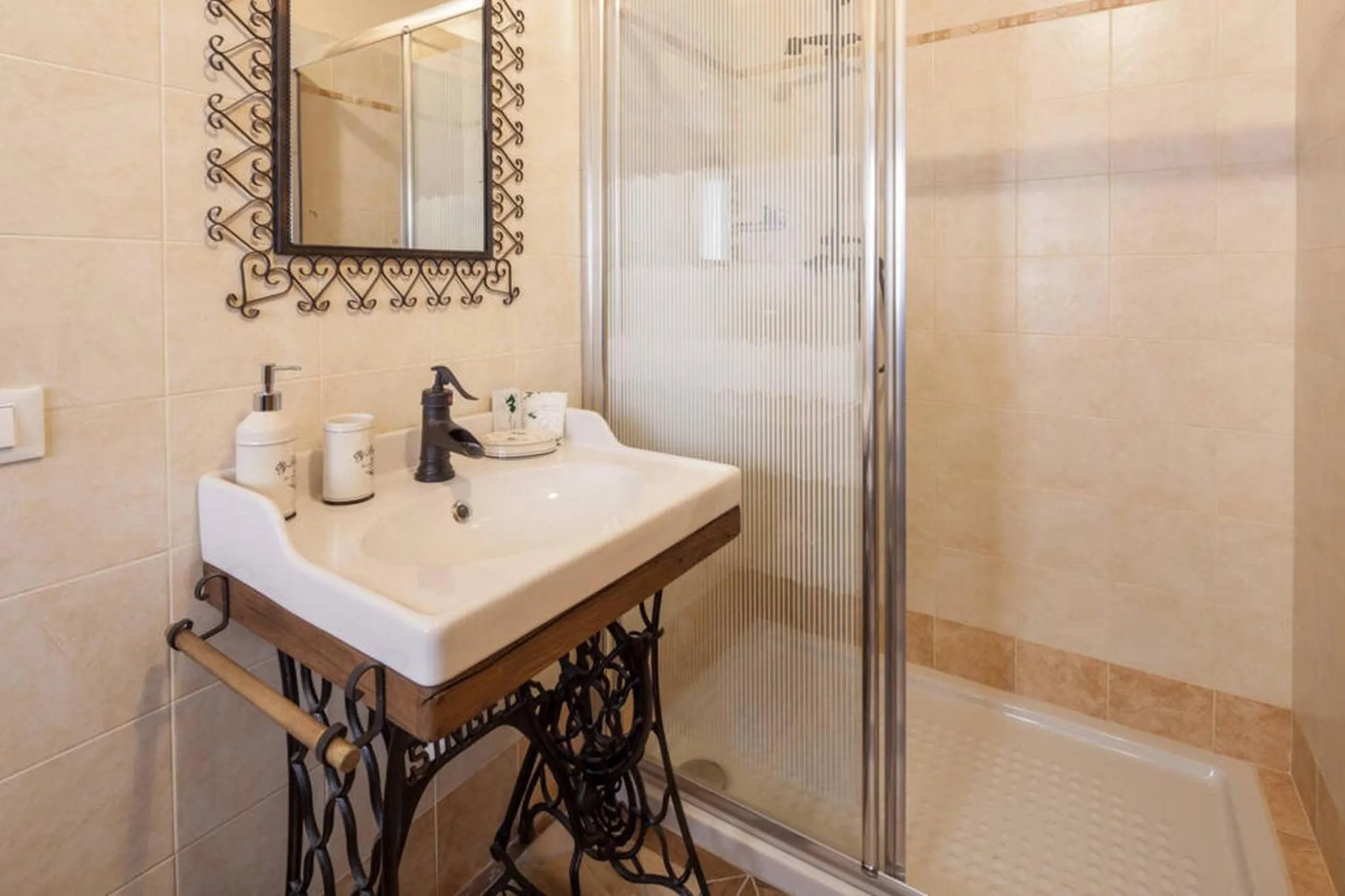 Shower in La Casa Delle Rondini