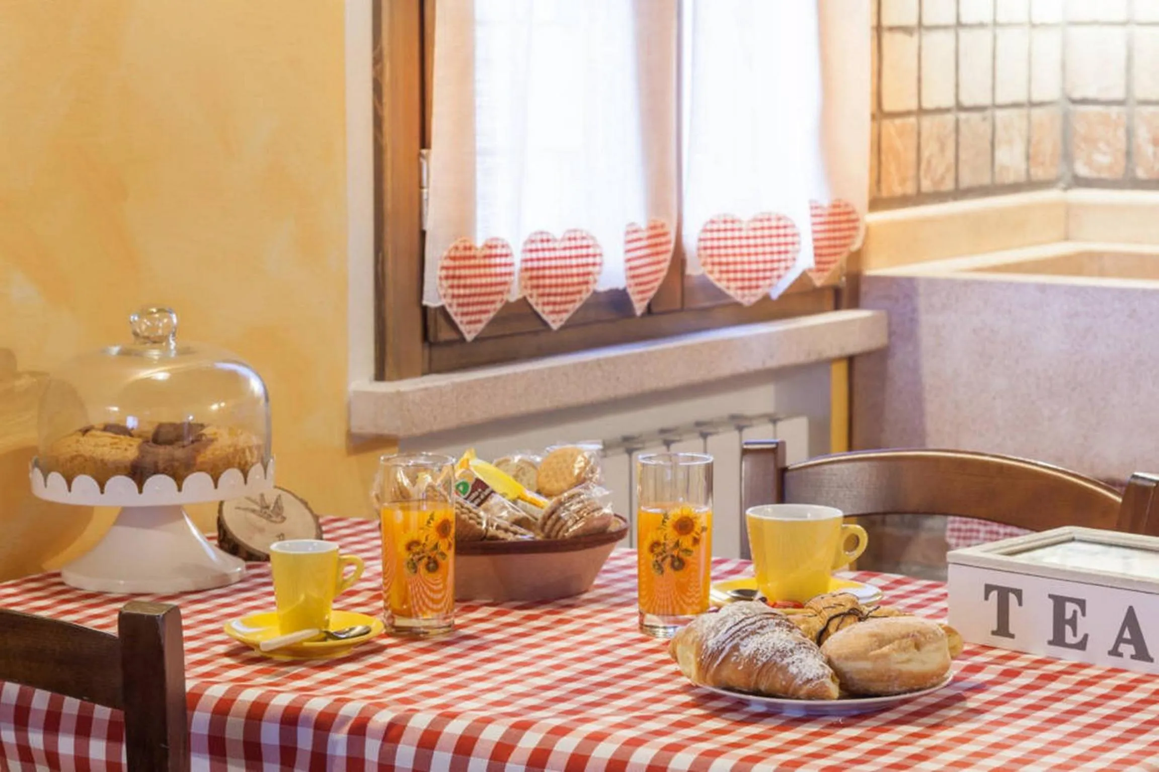 Decorative detail in La Casa Delle Rondini