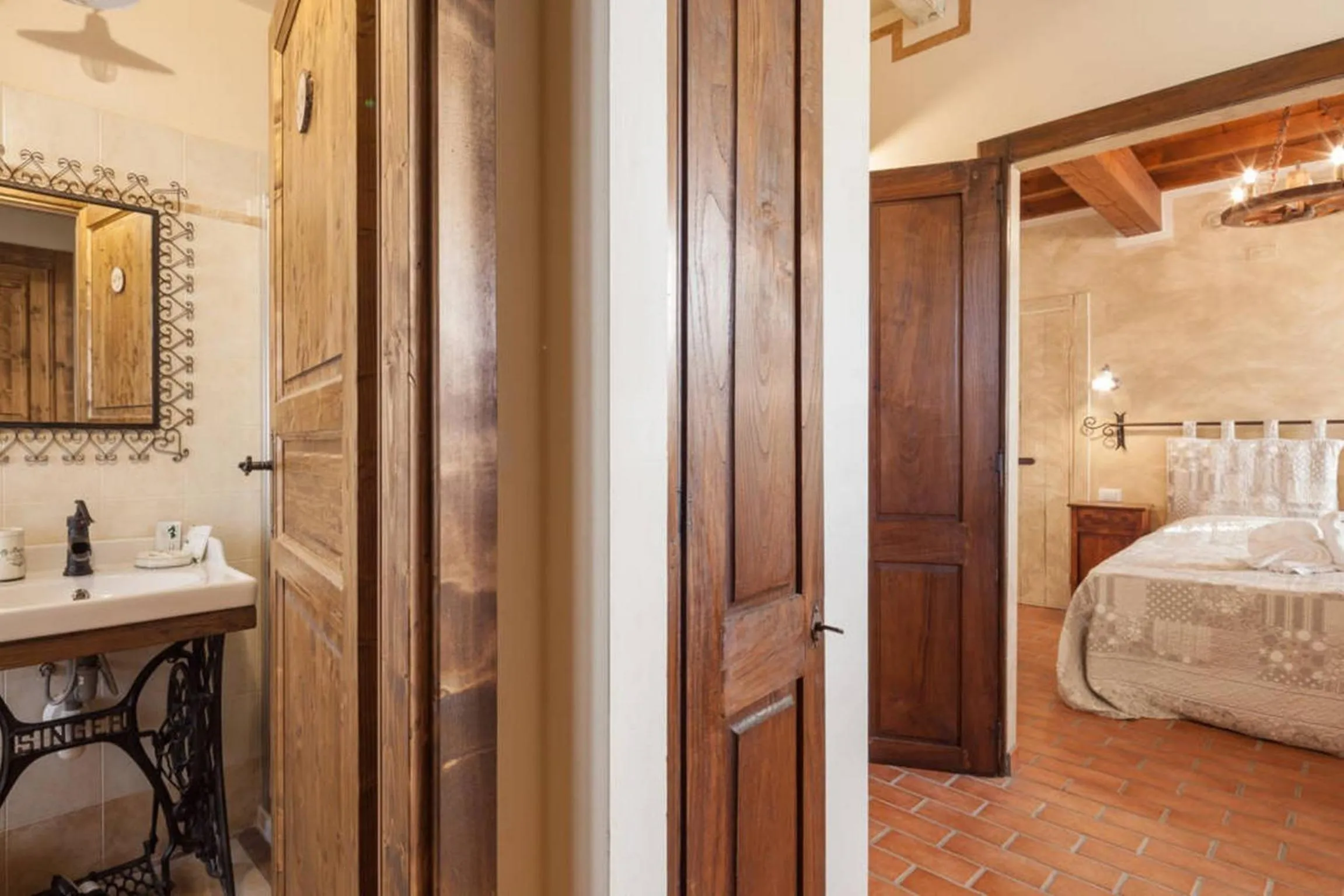 Bathroom, Bed in La Casa Delle Rondini