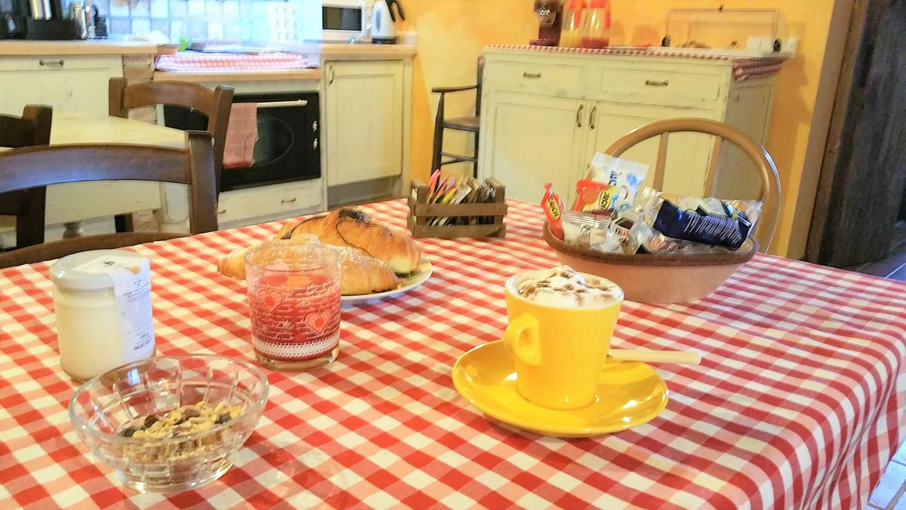 Food and drinks in La Casa Delle Rondini