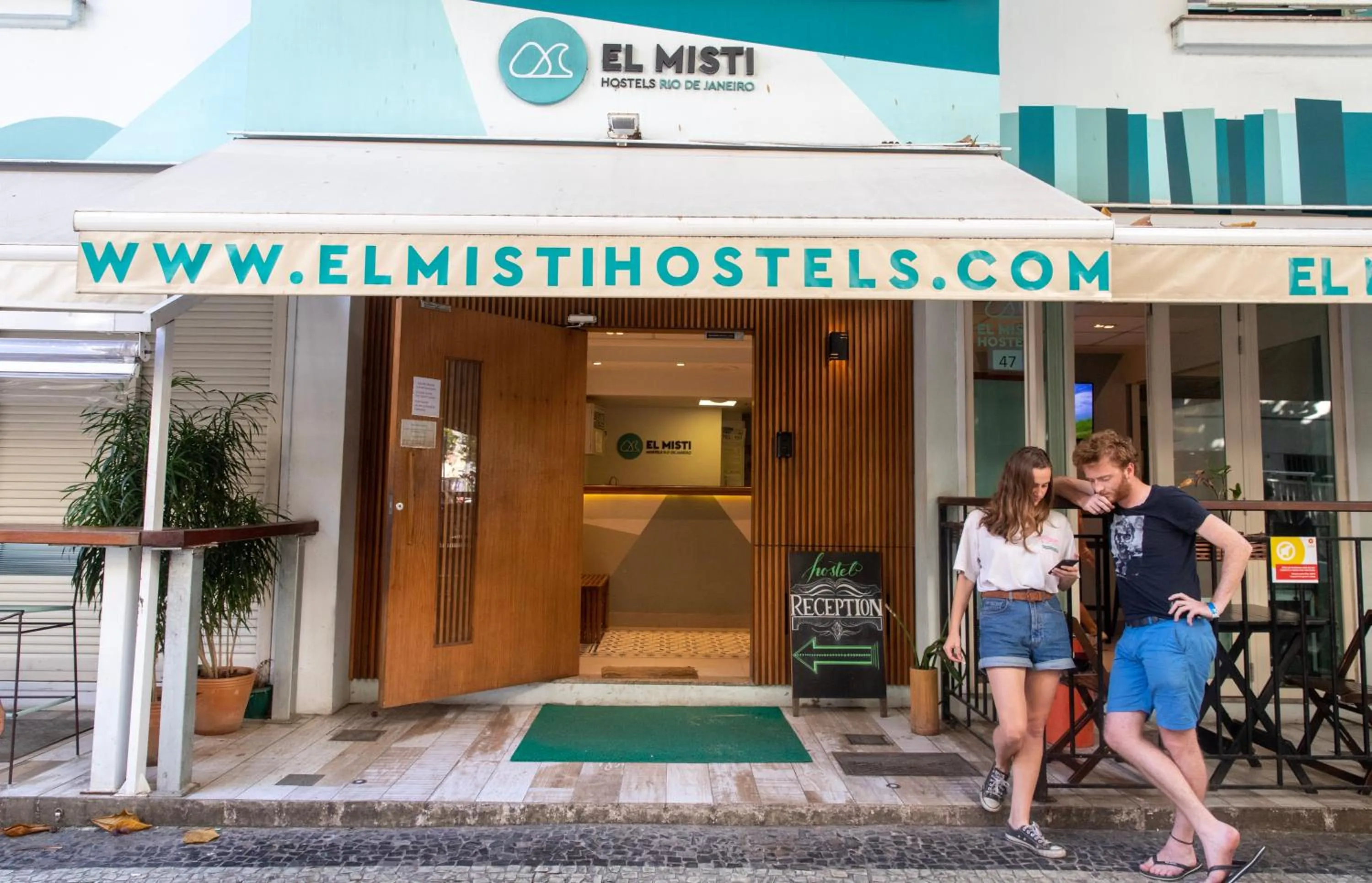 Facade/entrance in El Misti Hostel Ipanema