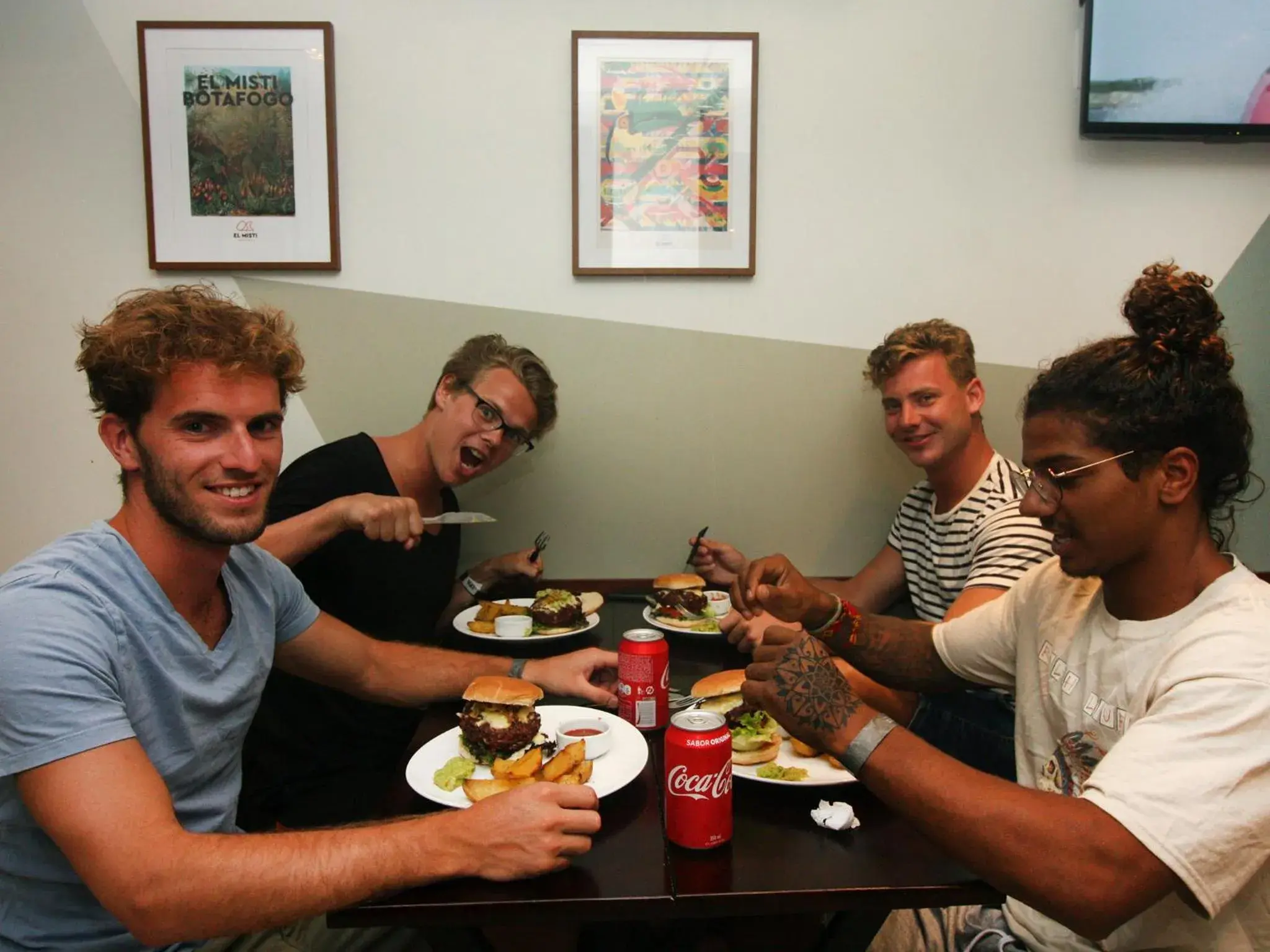 Restaurant/places to eat in El Misti Hostel Ipanema Restaurant/places to eat in El Misti Hostel Ipanema