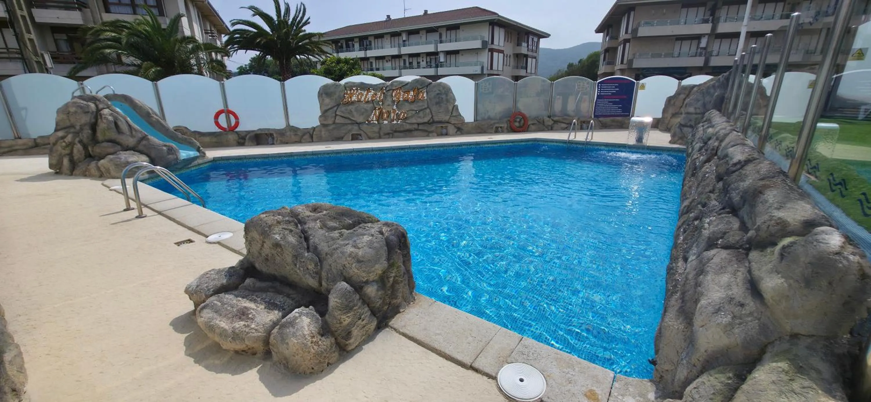 Swimming pool in Hotel Gala