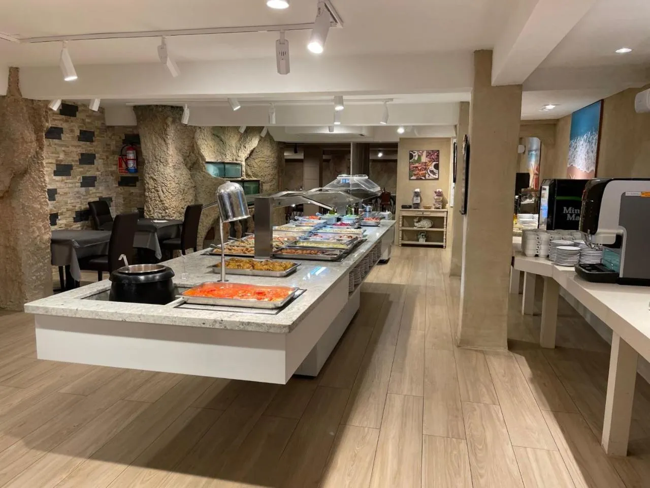 Restaurant/places to eat in Hotel Gala