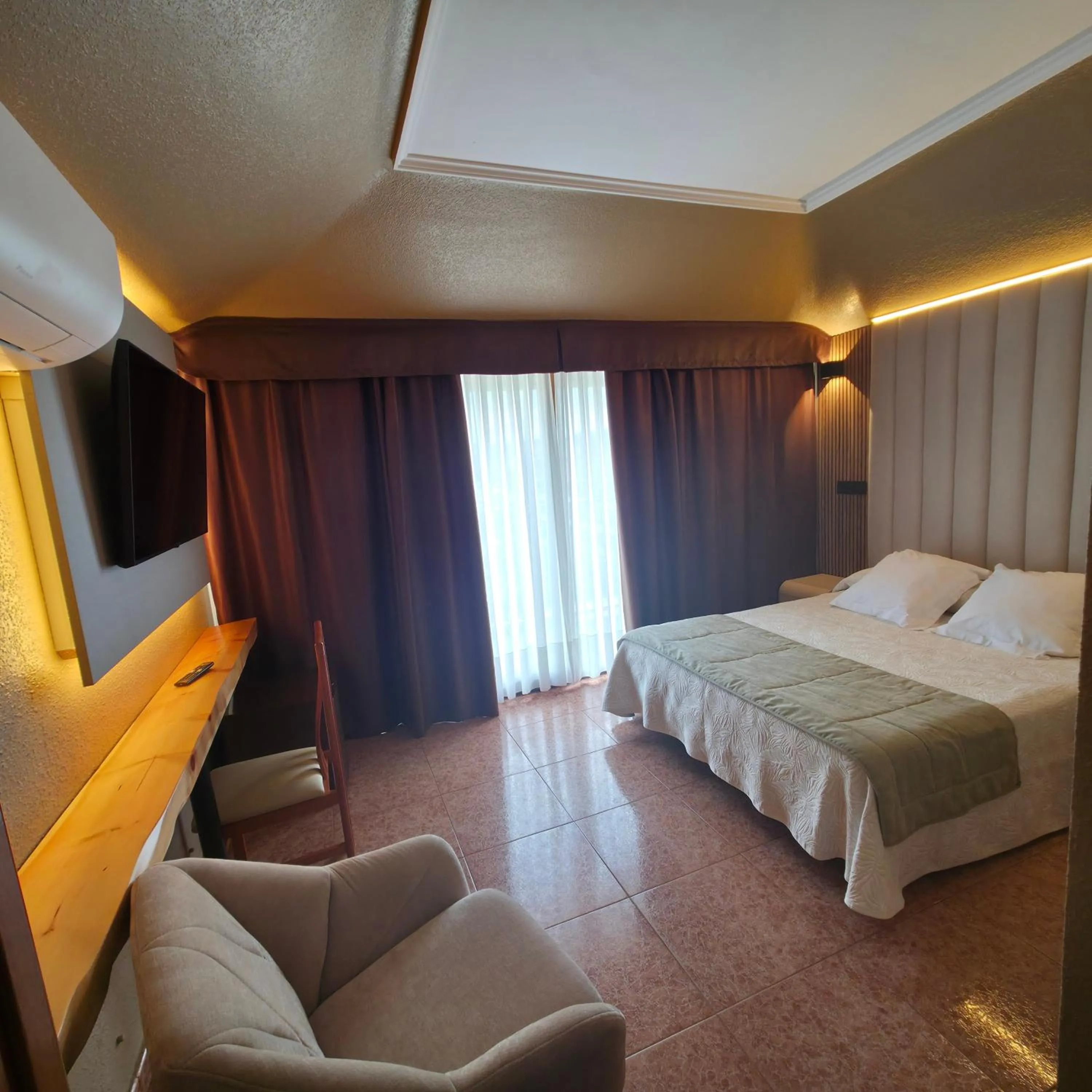 Photo of the whole room, Bed in Hotel Gala