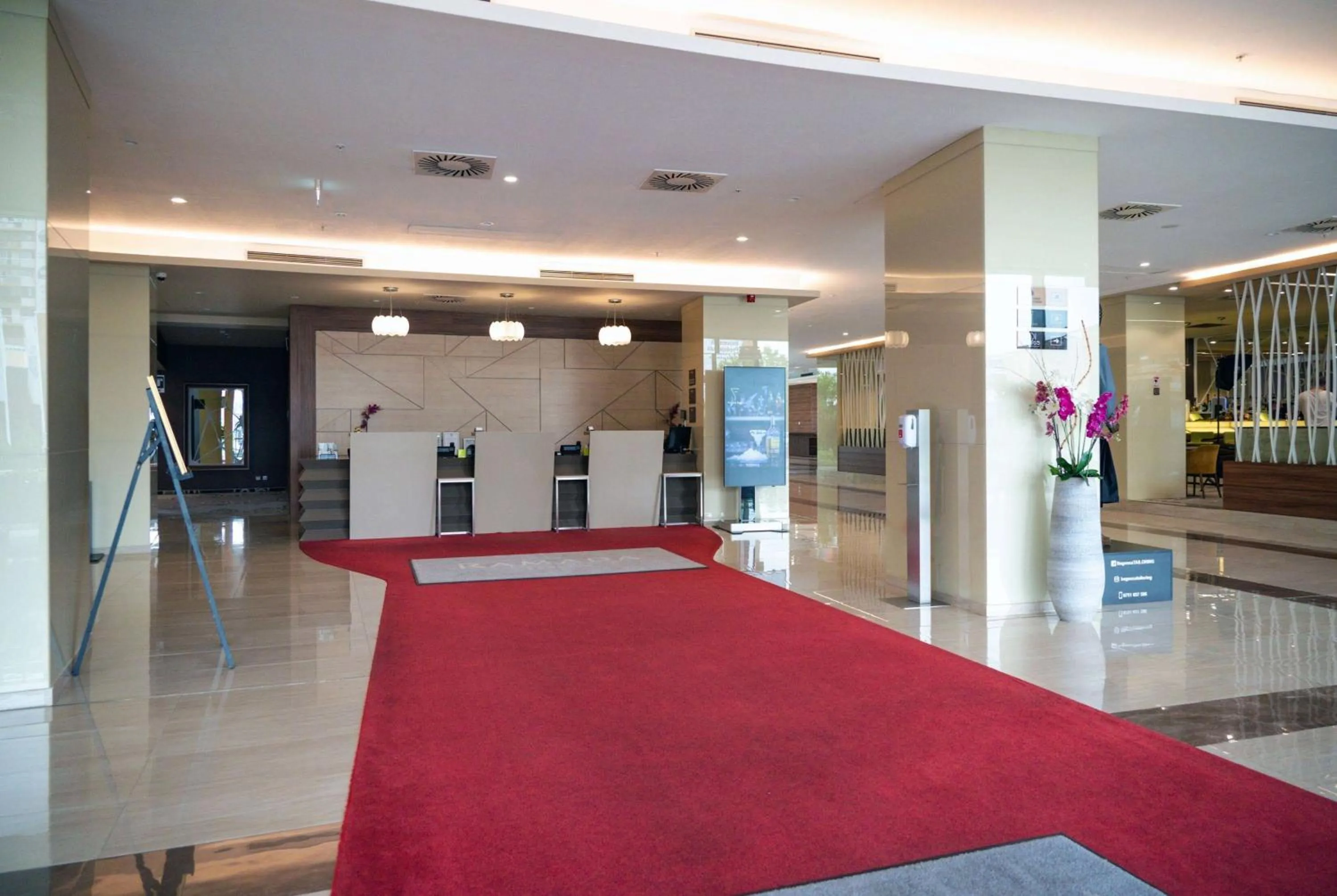 Lobby or reception in Ramada Plaza Craiova