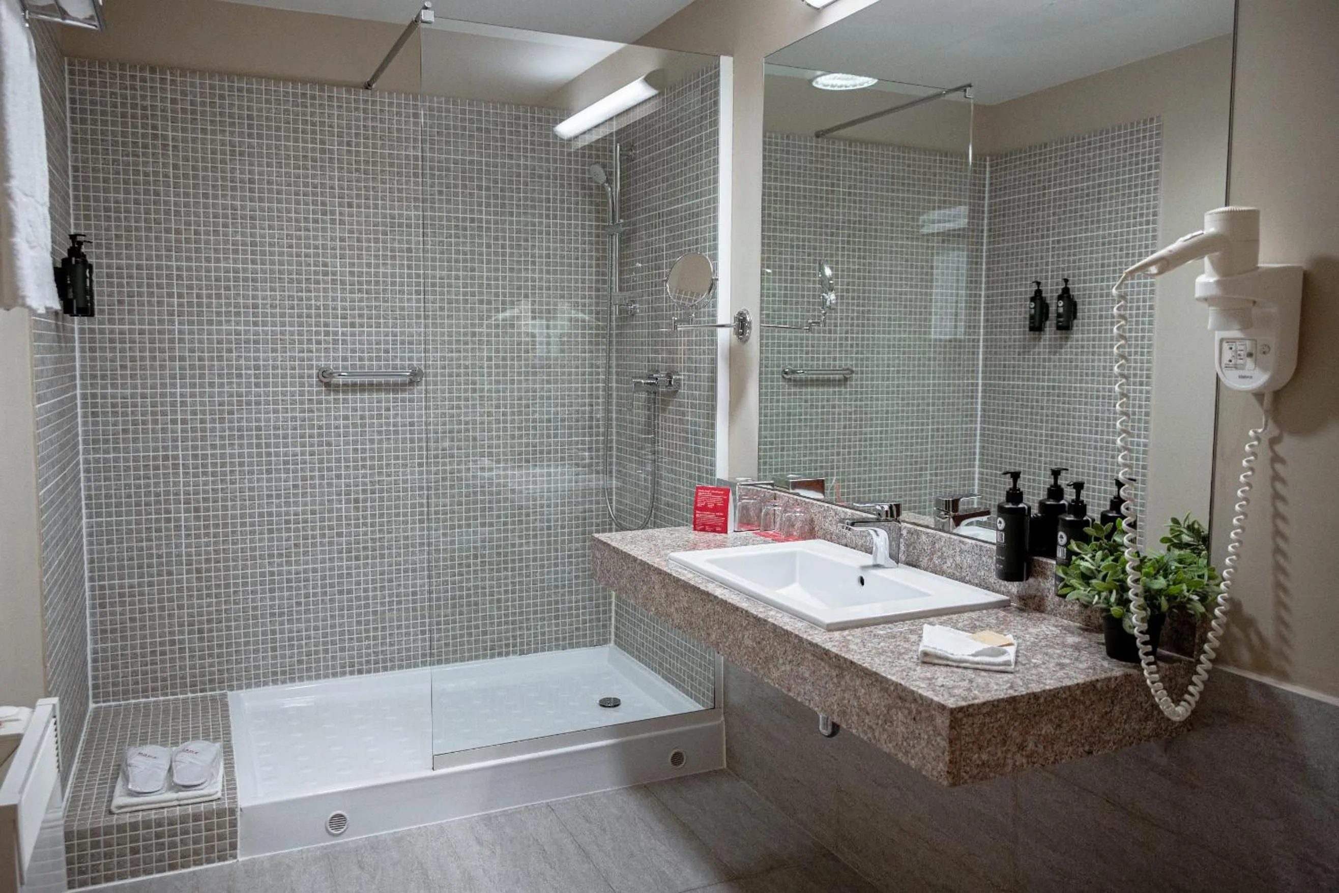 Toilet in Ramada Plaza Craiova