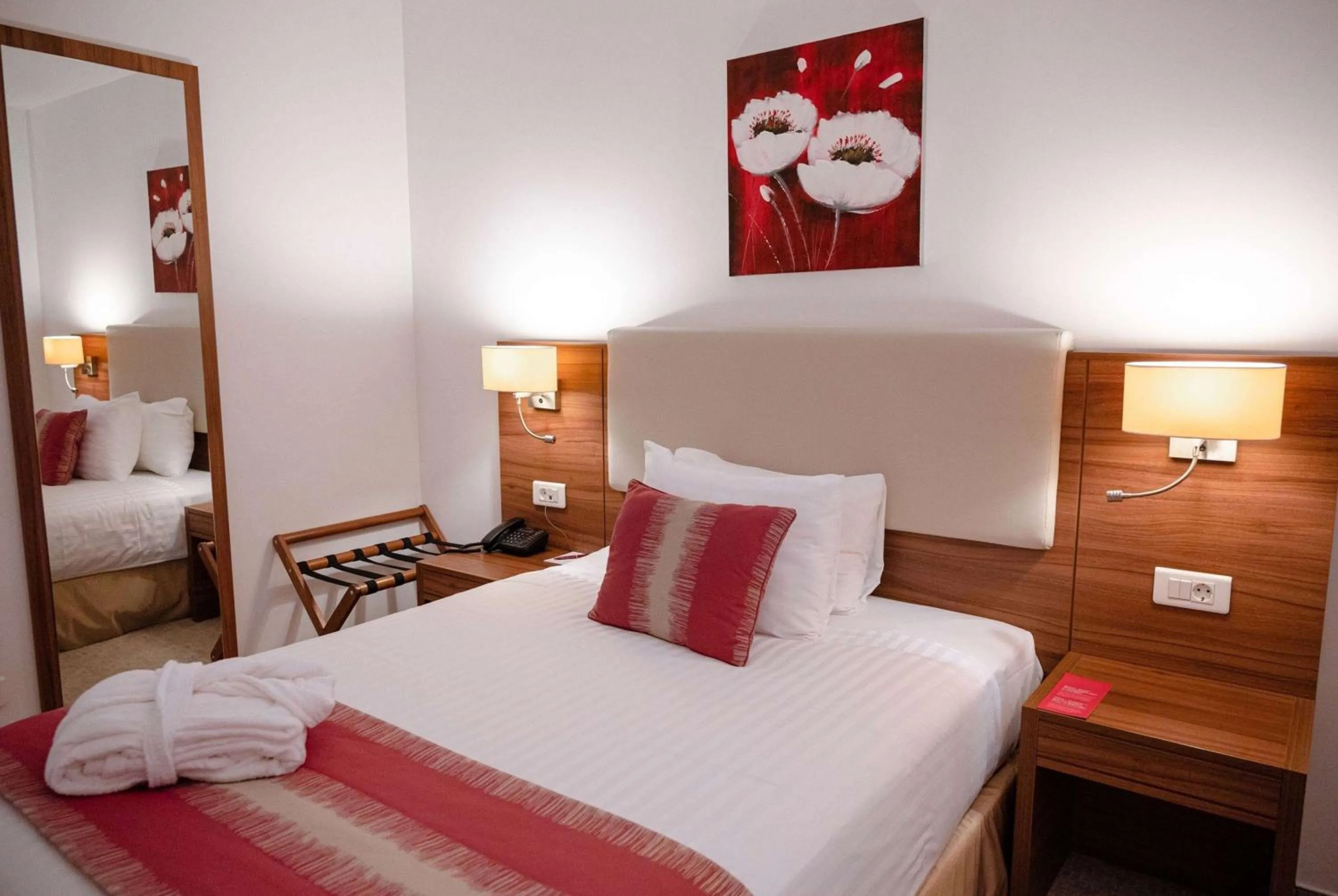 Photo of the whole room, Bed in Ramada Plaza Craiova