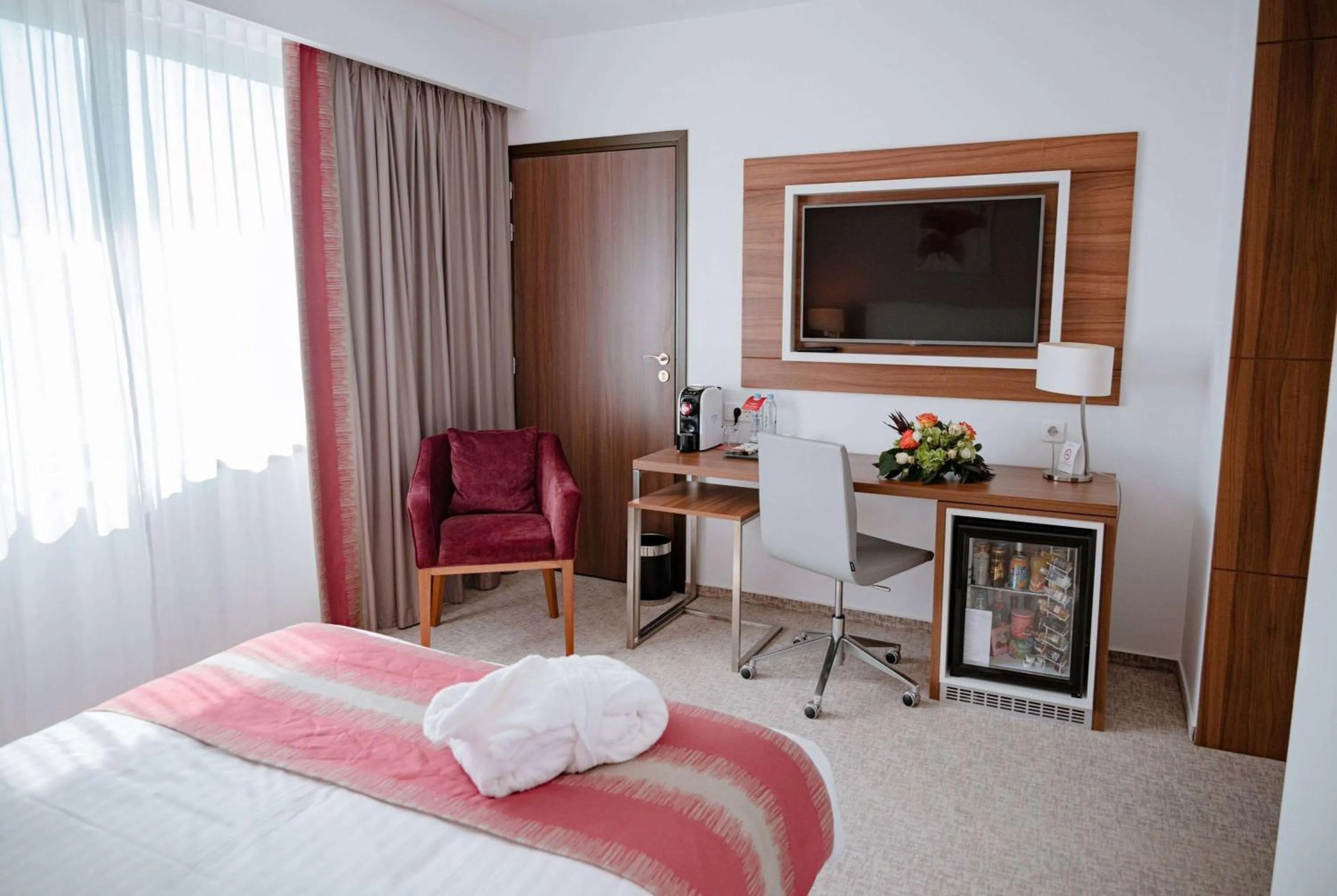 Photo of the whole room, Bed in Ramada Plaza Craiova