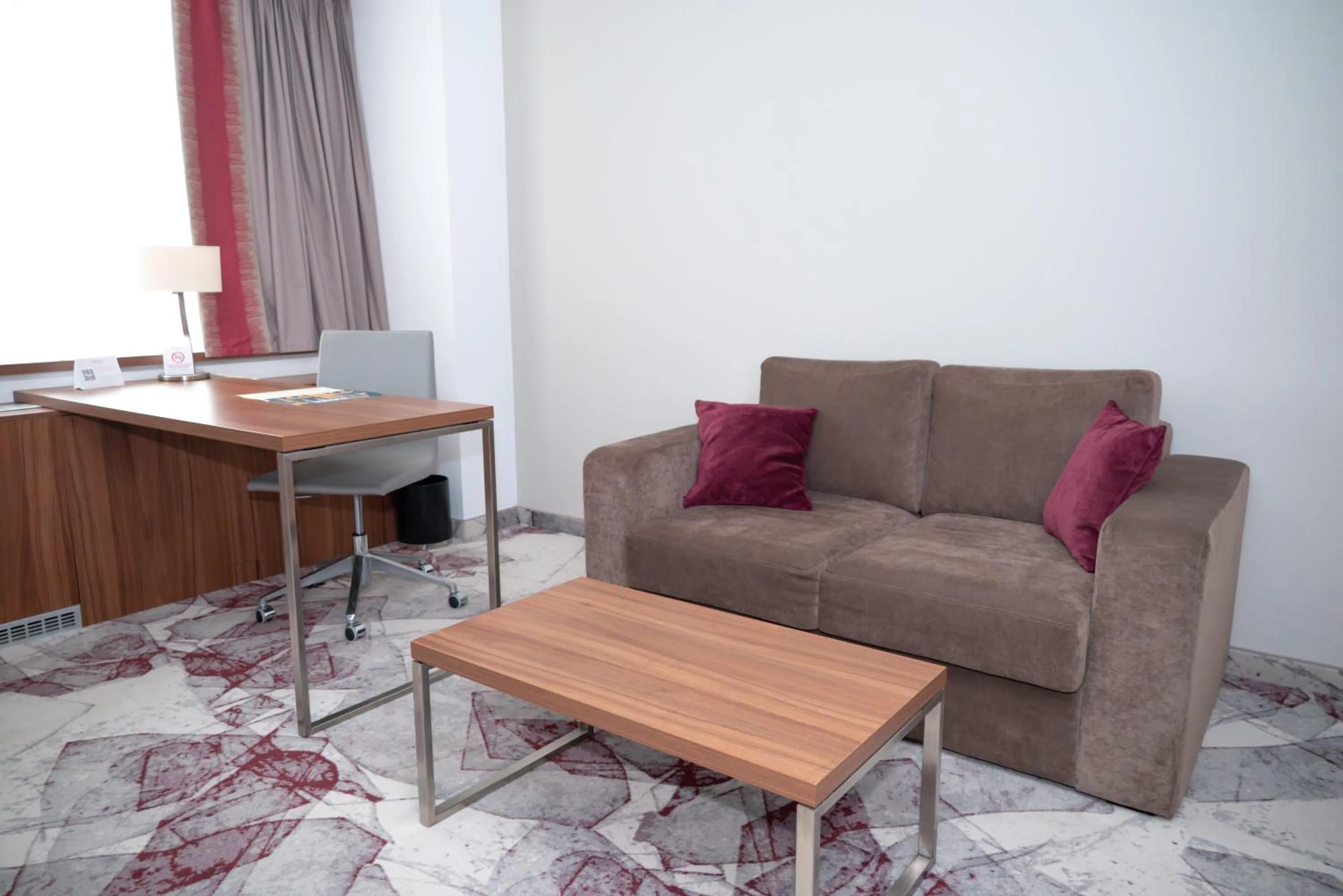 Seating area in Ramada Plaza by Wyndham Craiova