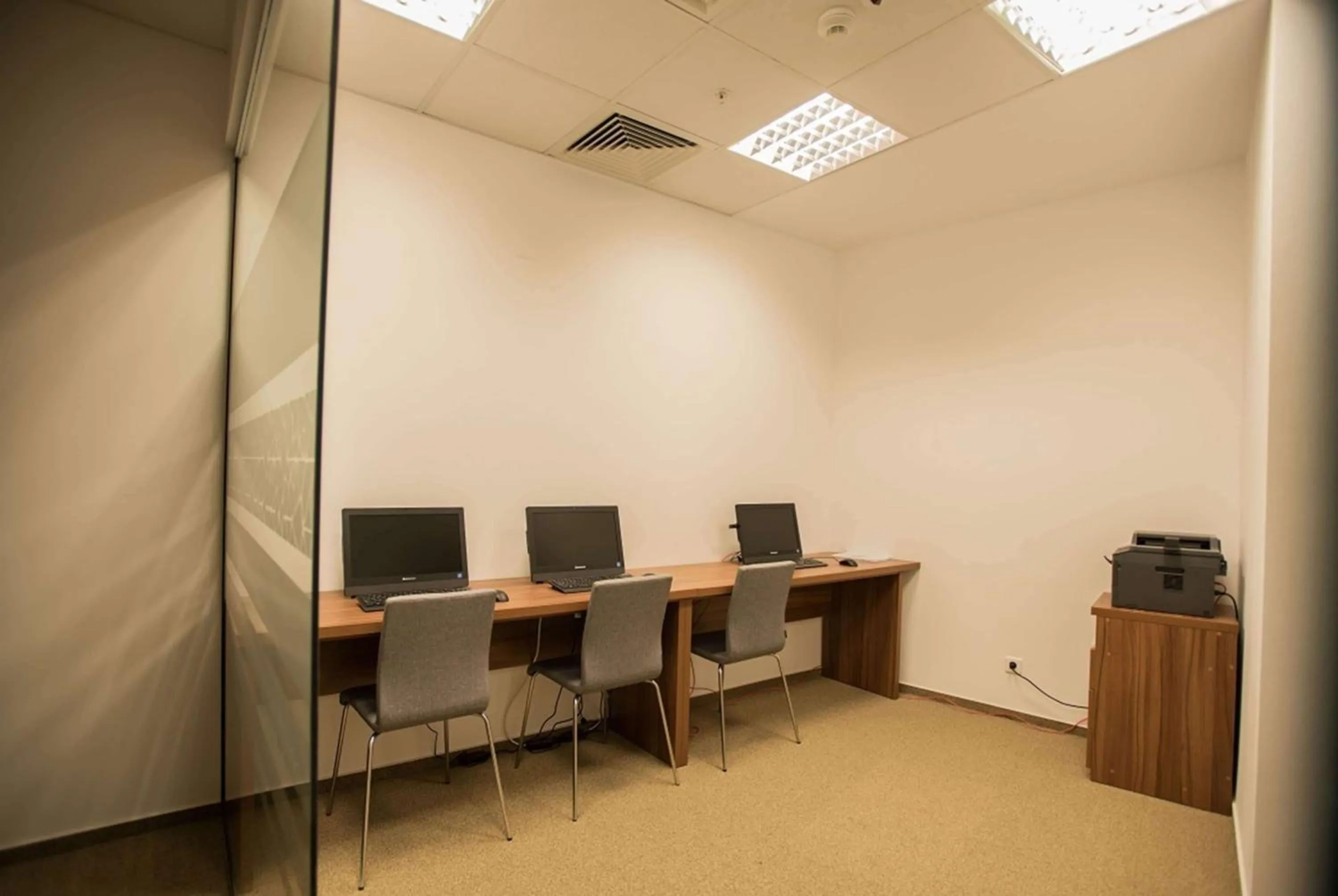Business facilities in Ramada Plaza Craiova