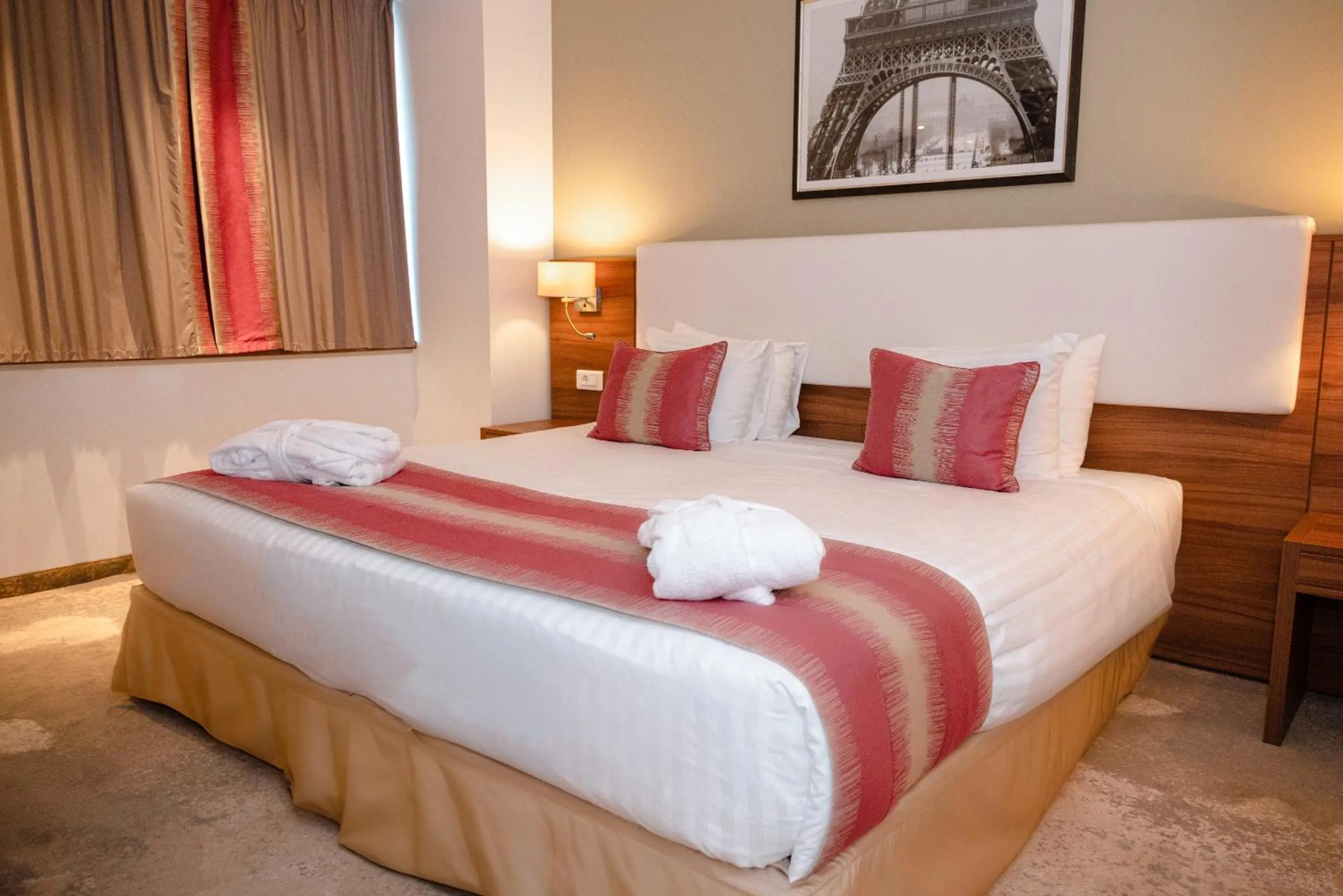 View (from property/room), Bed in Ramada Plaza Craiova