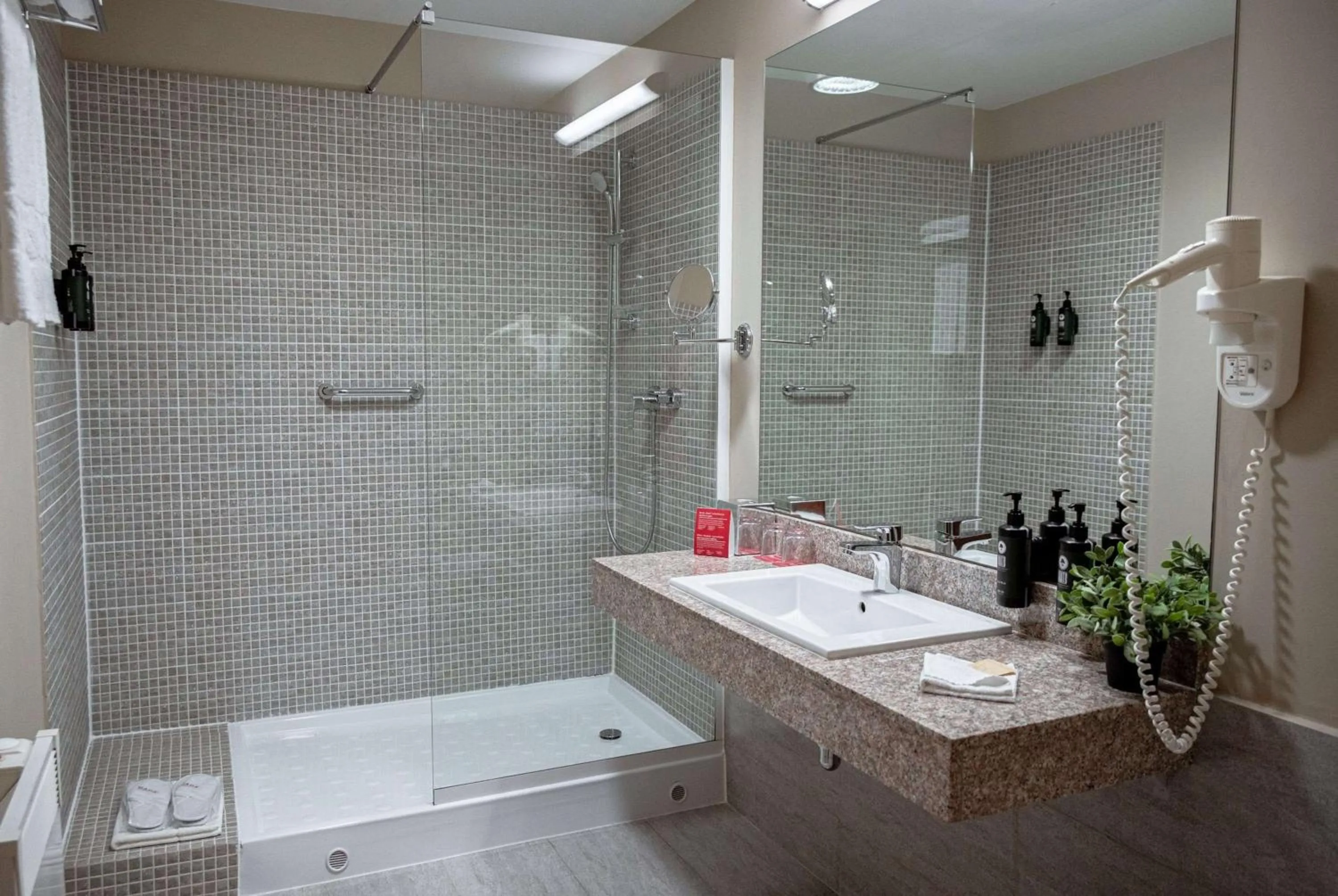 TV and multimedia in Ramada Plaza Craiova