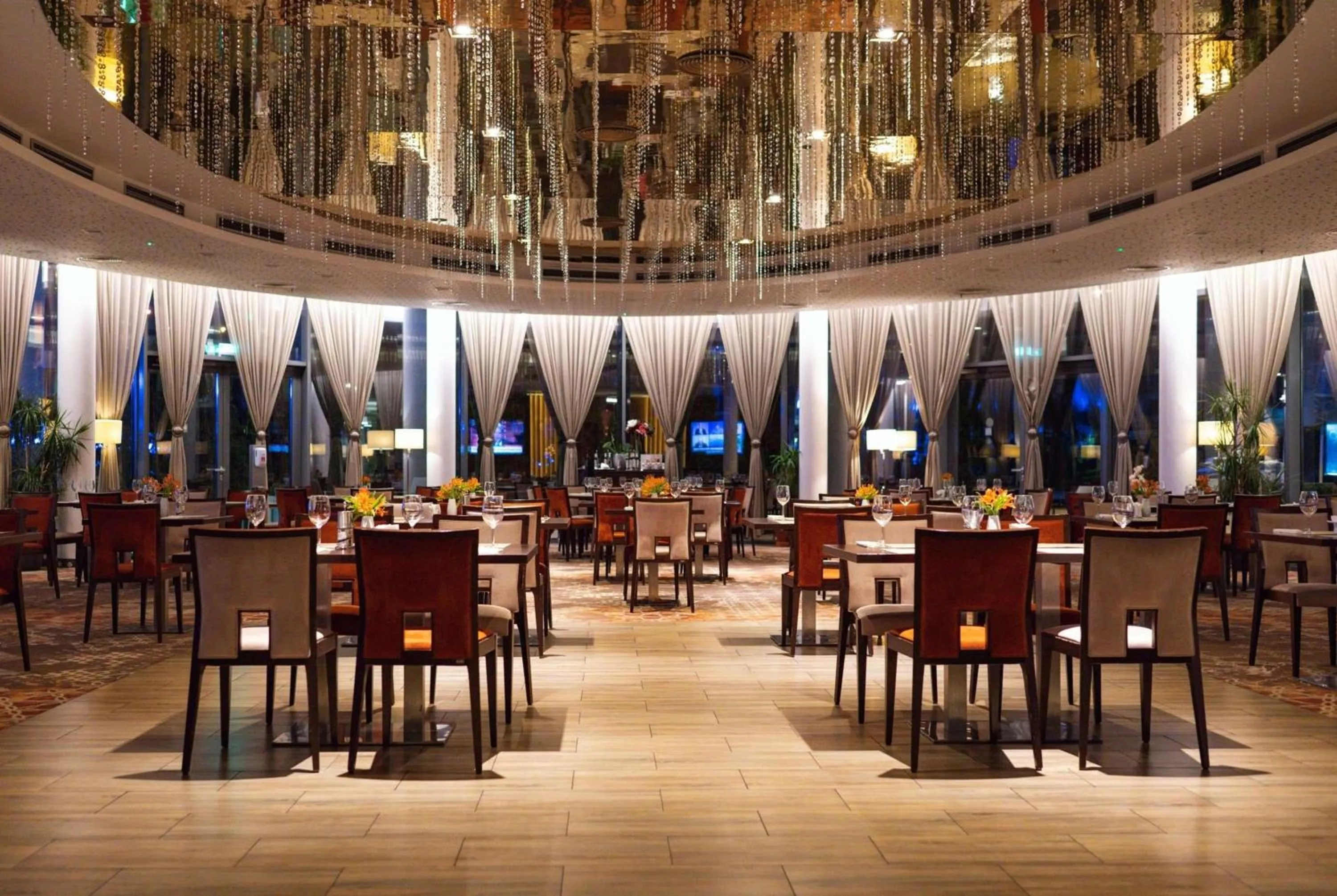 Restaurant/places to eat in Ramada Plaza Craiova