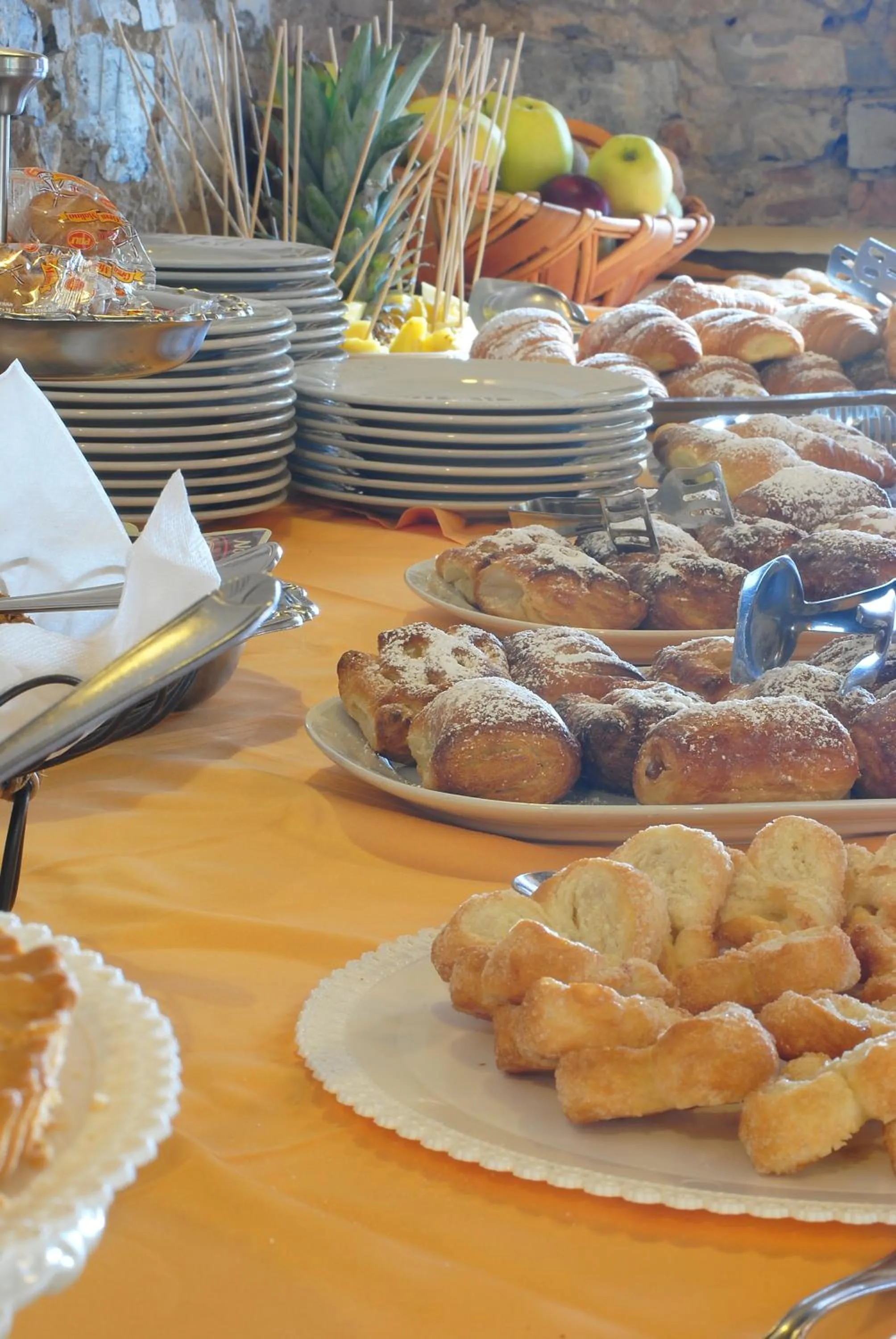Buffet breakfast in Hotel Il Caminetto