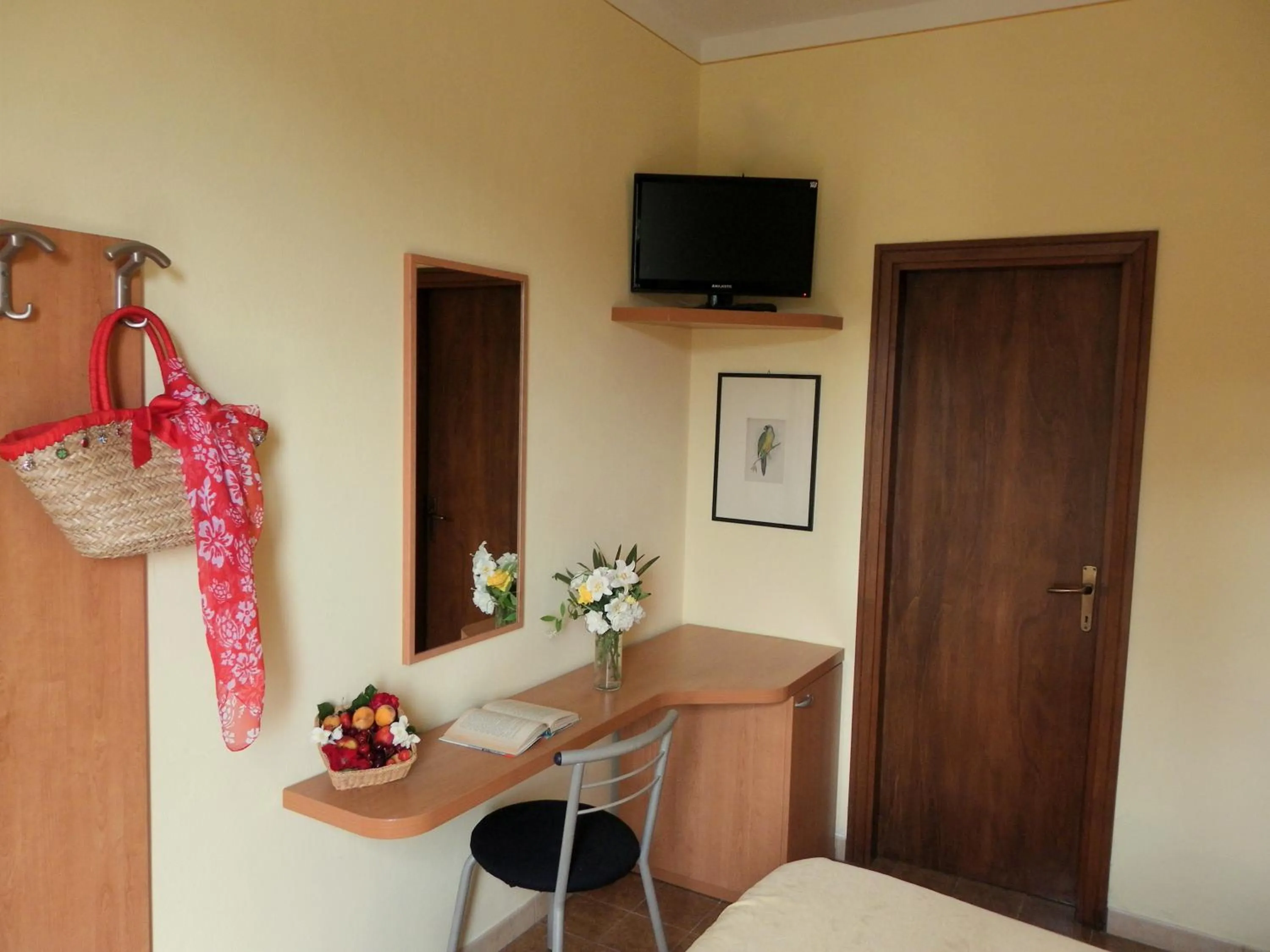 TV and multimedia in Hotel Il Caminetto