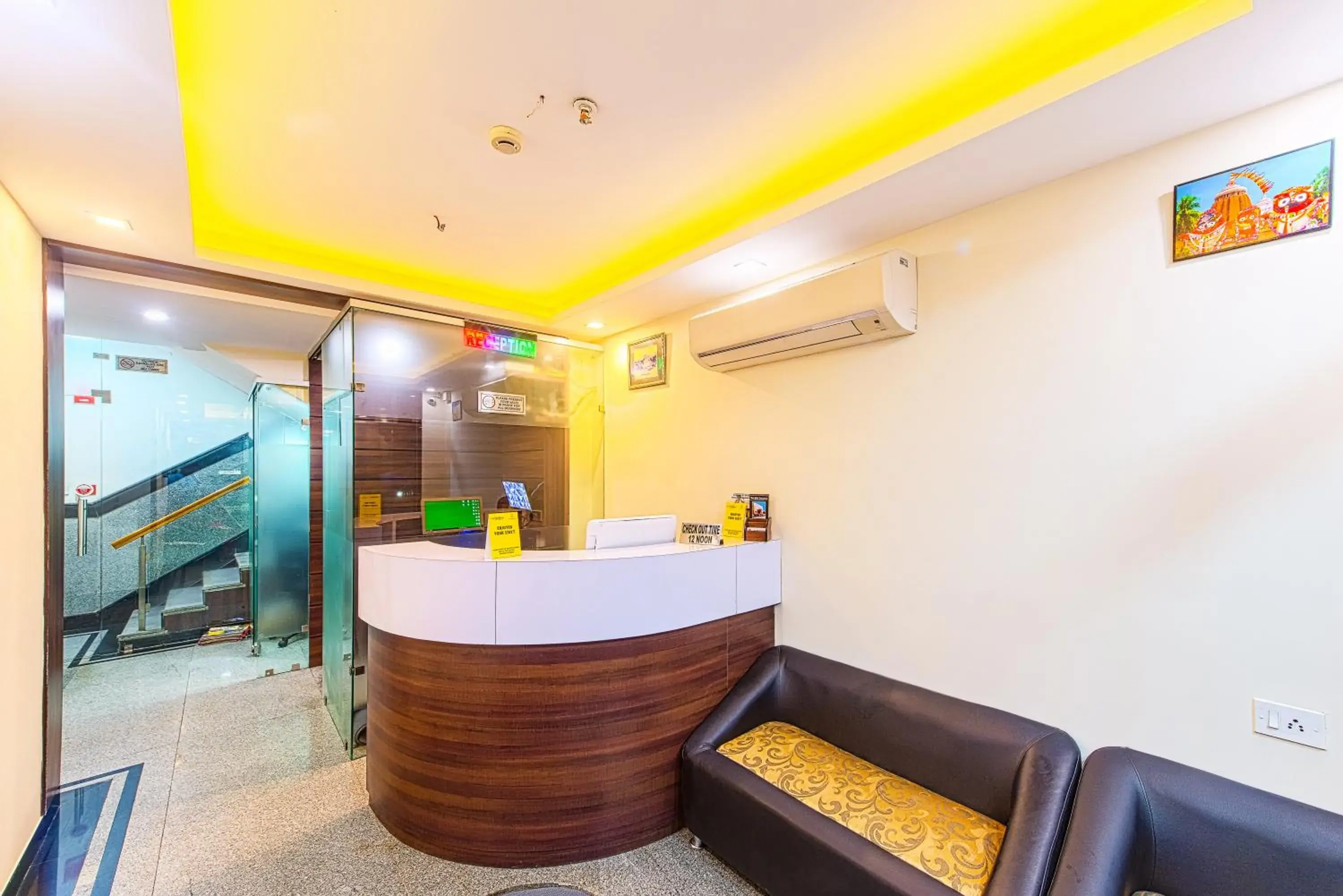 Lobby or reception in Treebo Globe International, Near Kalighat Mandir Lobby or reception in Treebo Globe International, Near Kalighat Mandir