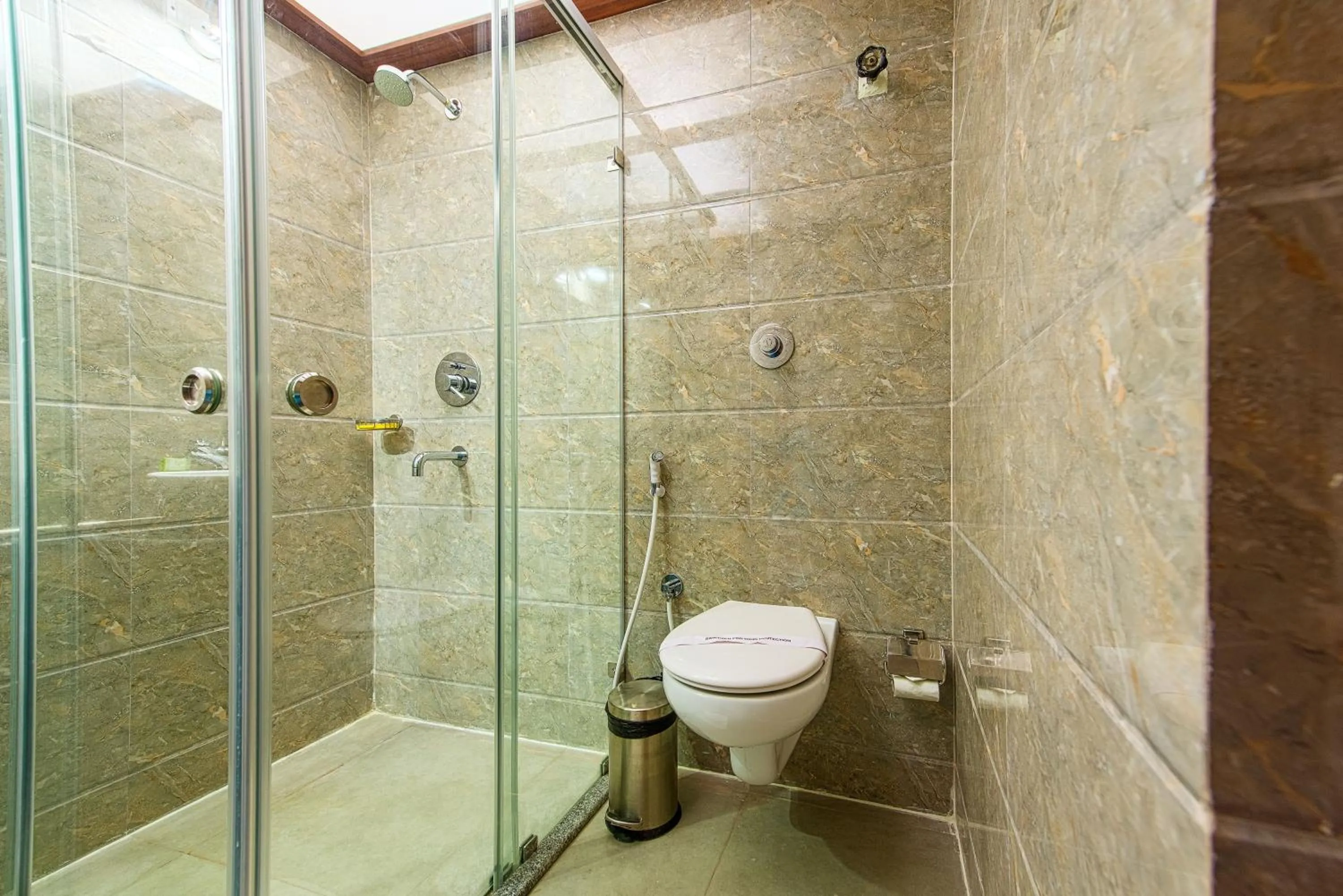 Bathroom in Treebo Globe International, Near Kalighat Mandir