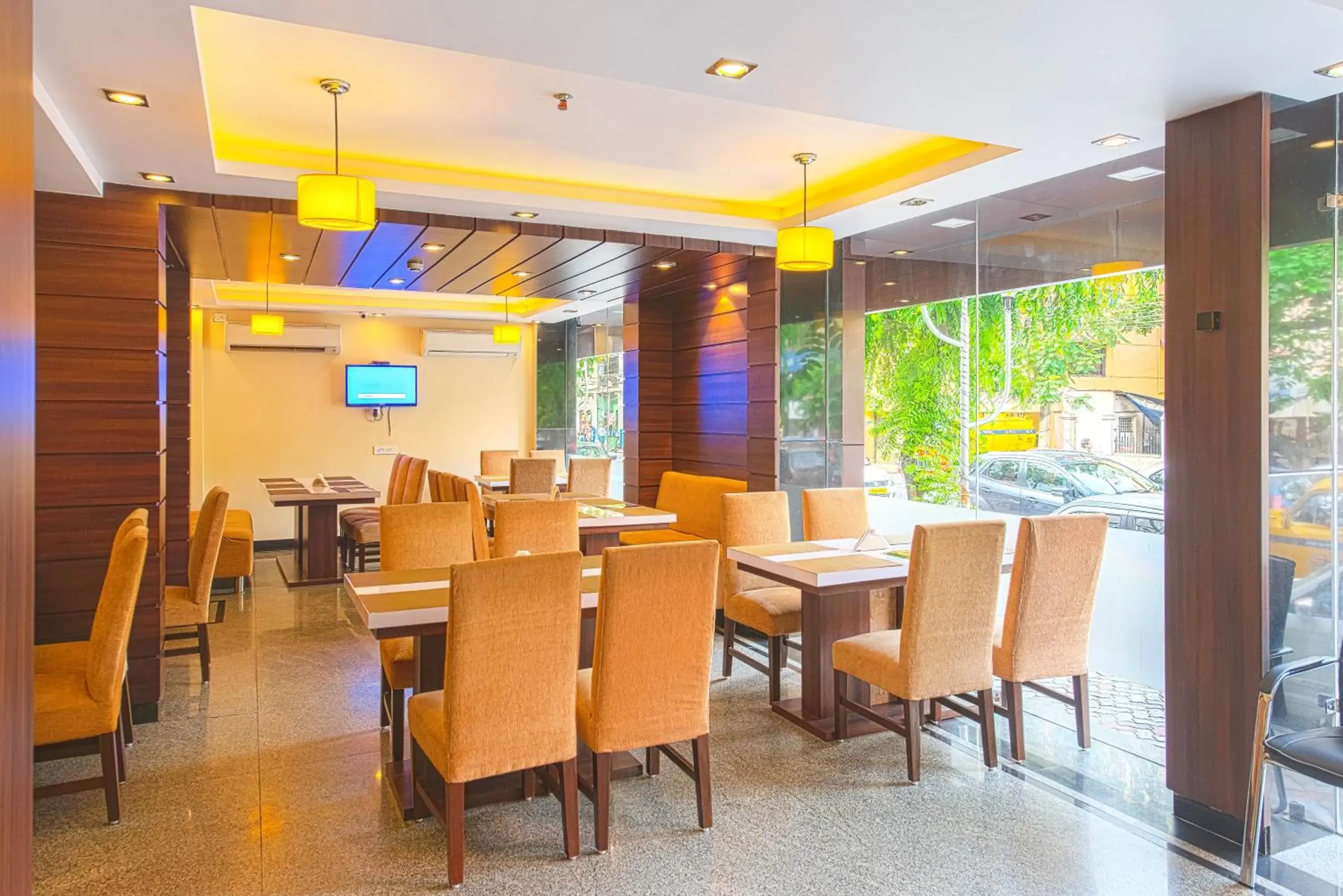Restaurant/places to eat in Treebo Globe International, Near Kalighat Mandir Restaurant/places to eat in Treebo Globe International, Near Kalighat Mandir
