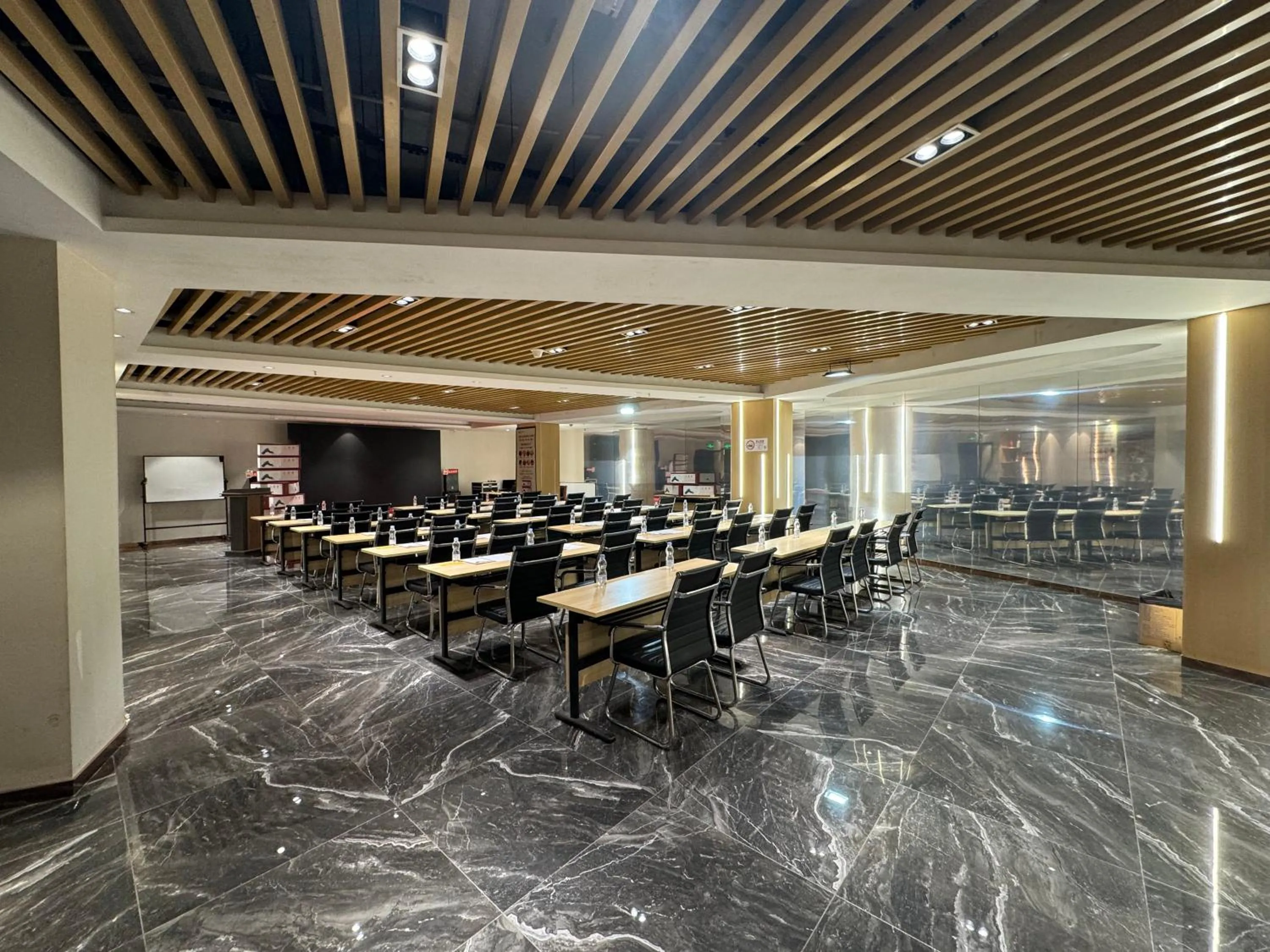 Meeting/conference room in Crystal Orange Hotel Dahua Hutai Road