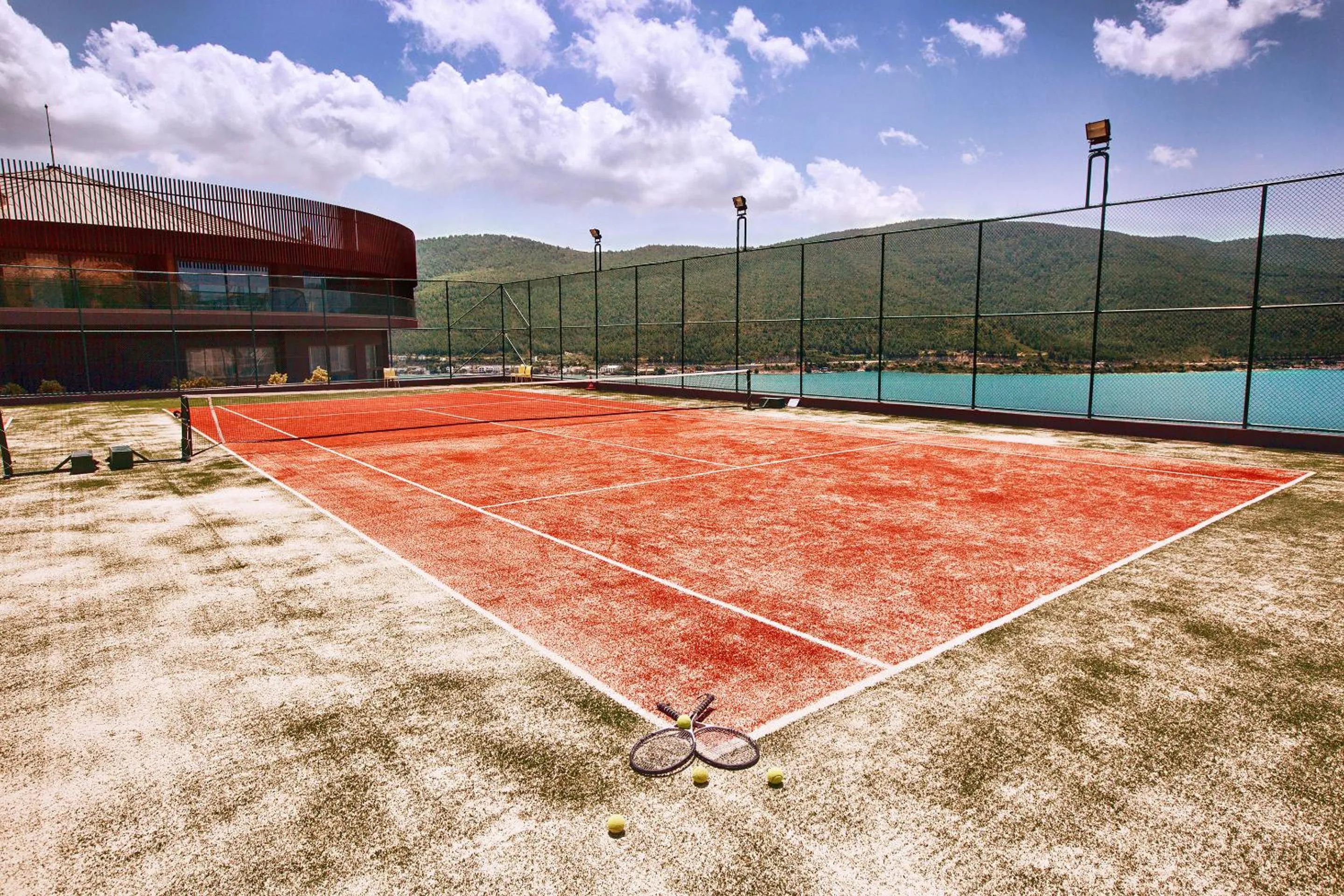 Tennis court in Titanic Luxury Collection Bodrum