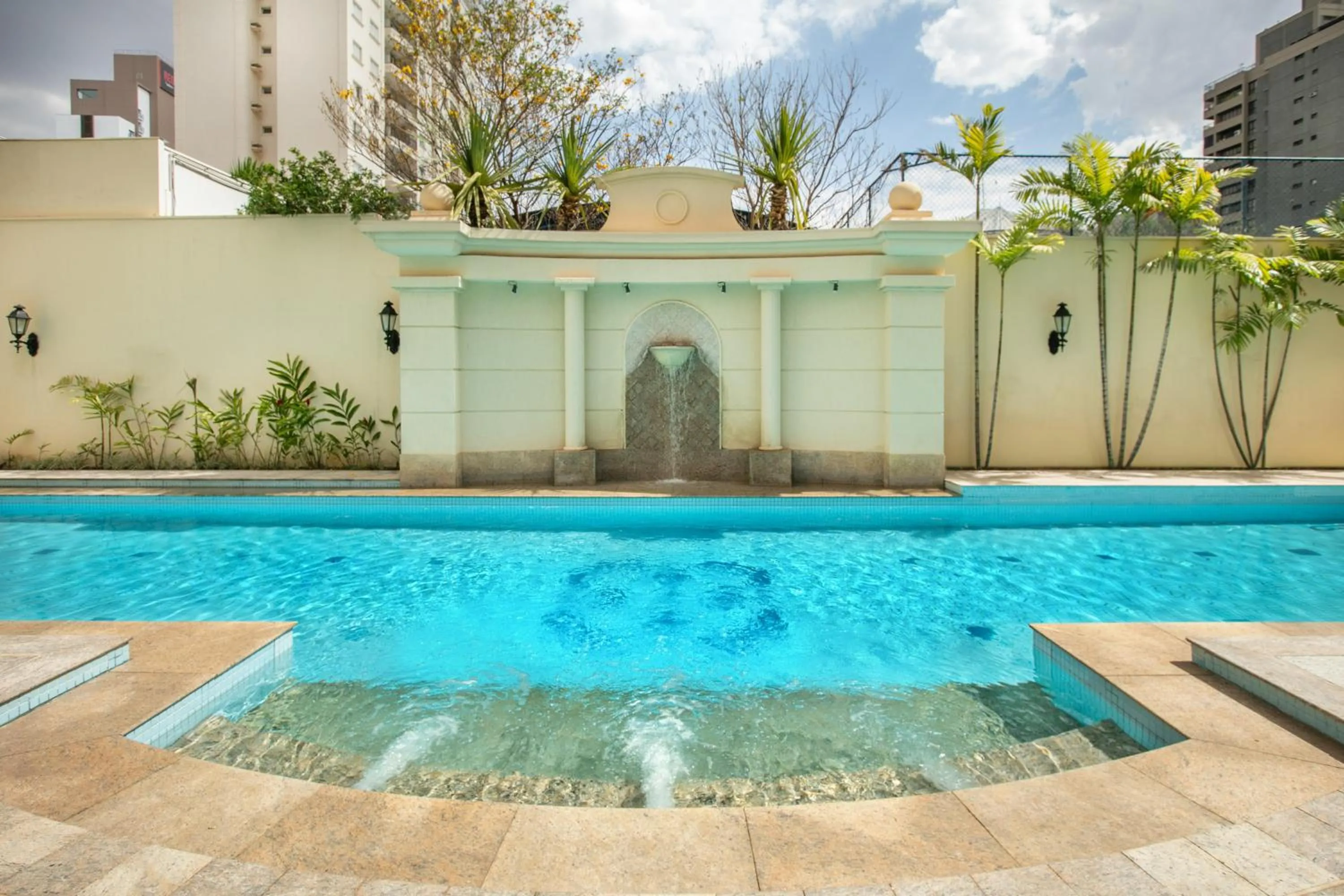 Pool view in Meliá Campinas